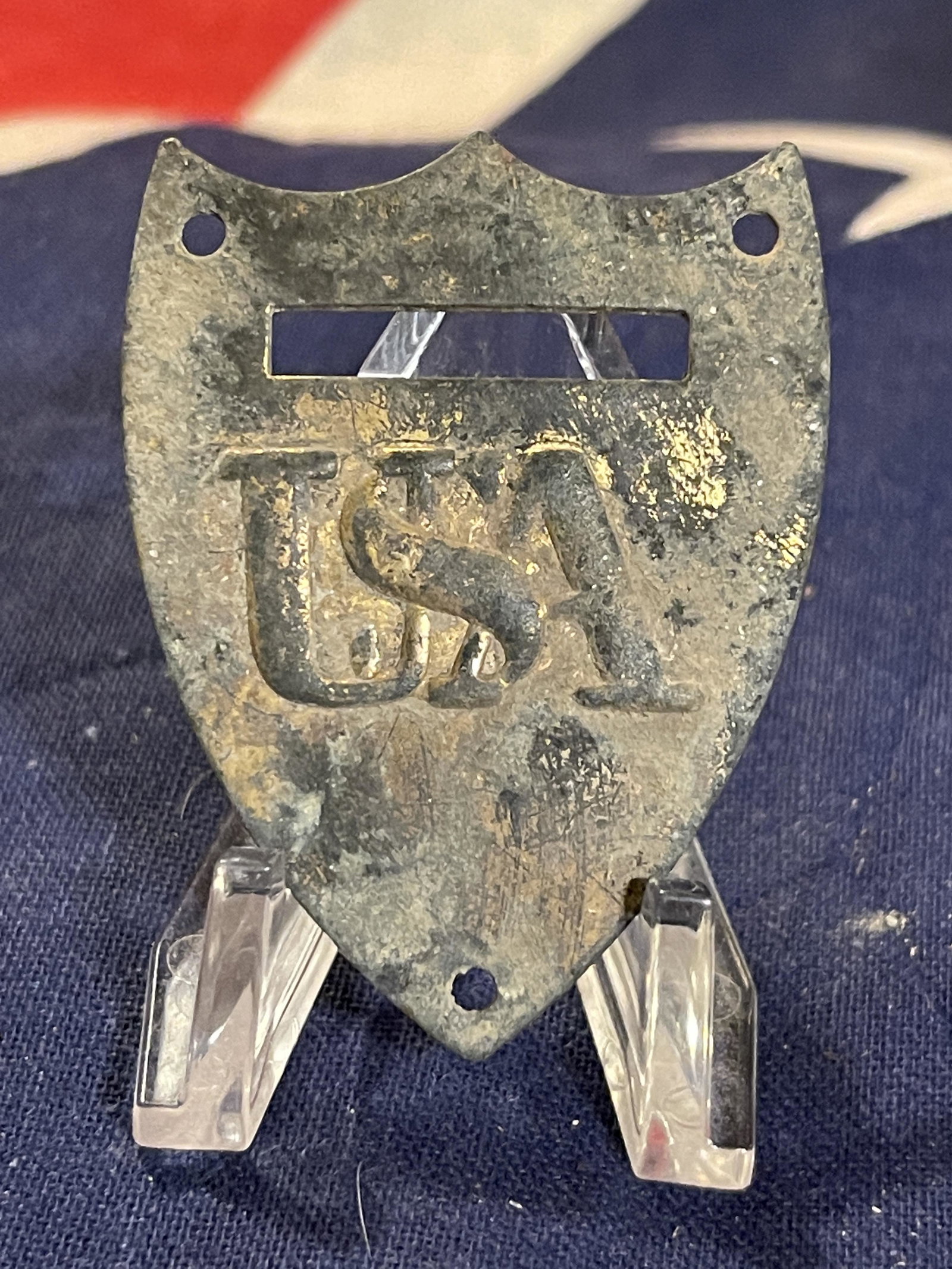 RARE CIVIL WAR U.S.A. SADDLE SHIELD PLATE: RARE CIVIL WAR U.S.A. SADDLE SHIELD PLATE. IN GOOD OVERALL SHAPE AND CONDITION. HAS A GREAT LOOK TO IT WITH AN EXCELLENT OVERALL EYE APPEAL. A GREAT FIND AND AN EXCELLENT ADDITION TO YOUR COLLECTION.