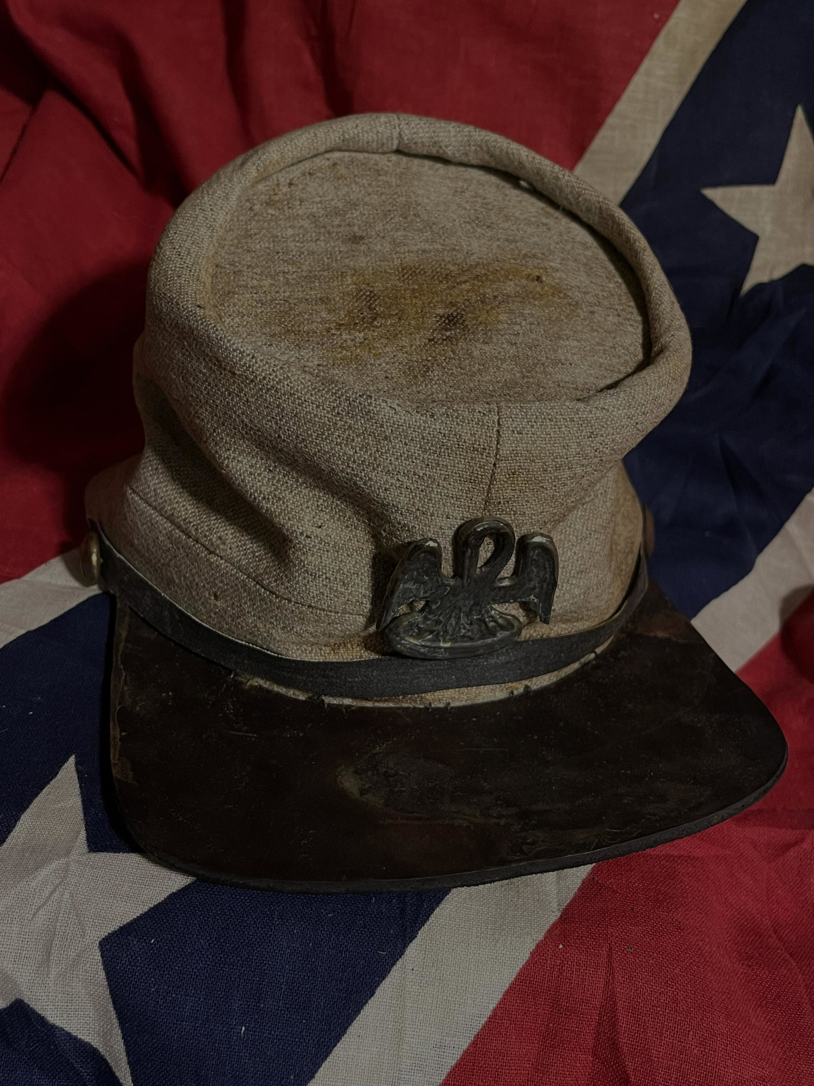 EARLY CIVIL WAR CONFEDERATE LOUISIANA KEPI CAP HAT: EARLY CIVIL WAR CONFEDERATE LOUISIANA KEPI CAP HAT. IN GOOD OVERALL SHAPE AND CONDITION. HAS A GREAT LOOK TO IT WITH AN EXCELLENT OVERALL EYE APPEAL. HAS THE CHIN STRAP, LEATHER SWEATBAND AND THE LOUI