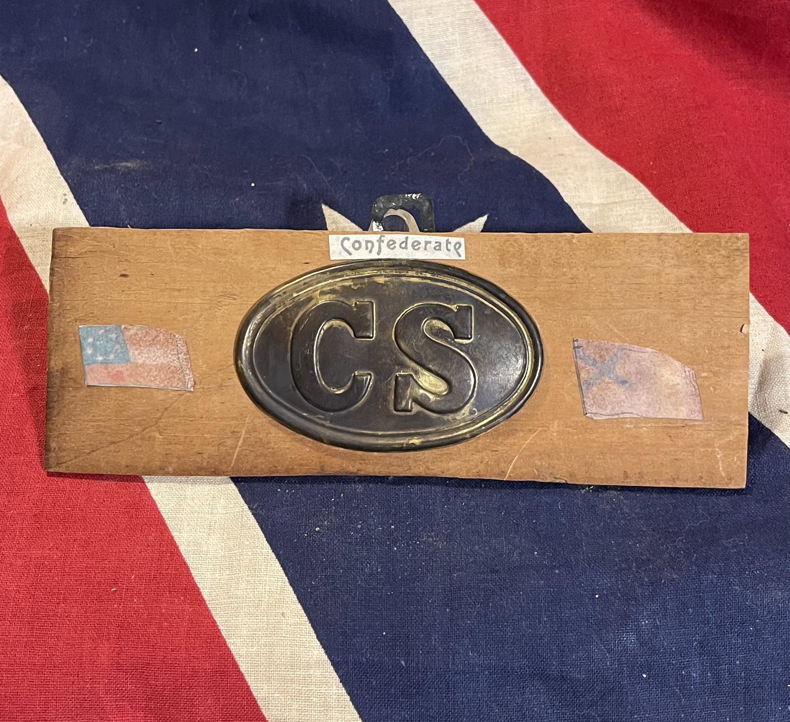 SCARCE CIVIL WAR CONFEDERATE C.S. WALL PLAQUE: SCARCE CIVIL WAR CONFEDERATE C.S. WALL PLAQUE. IN MINT OVERALL SHAPE AND CONDITION. A GREAT FIND AND AN EXCELLENT ADDITION TO YOUR COLLECTION.