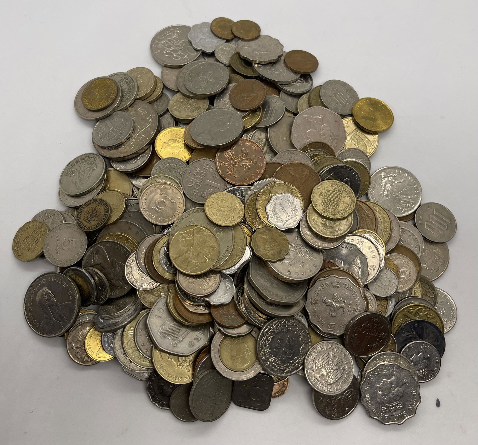 HUGE COLLECTION LOT OF FOREIGN COINS CURRENCY (1 of 6)