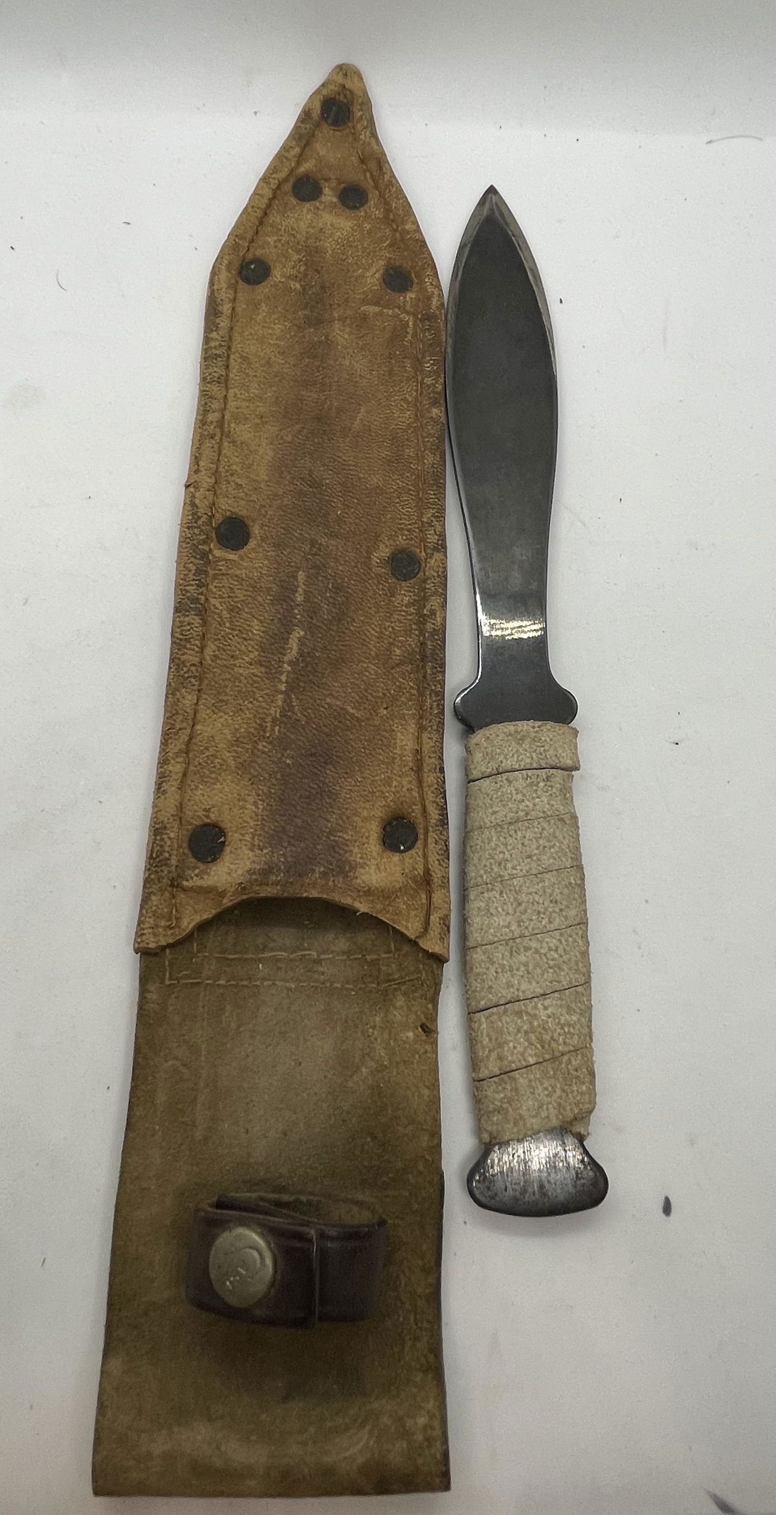 ANTIQUE CASE COLLECTIBLE THROWING KNIFE W/SHEATH (1 of 2)