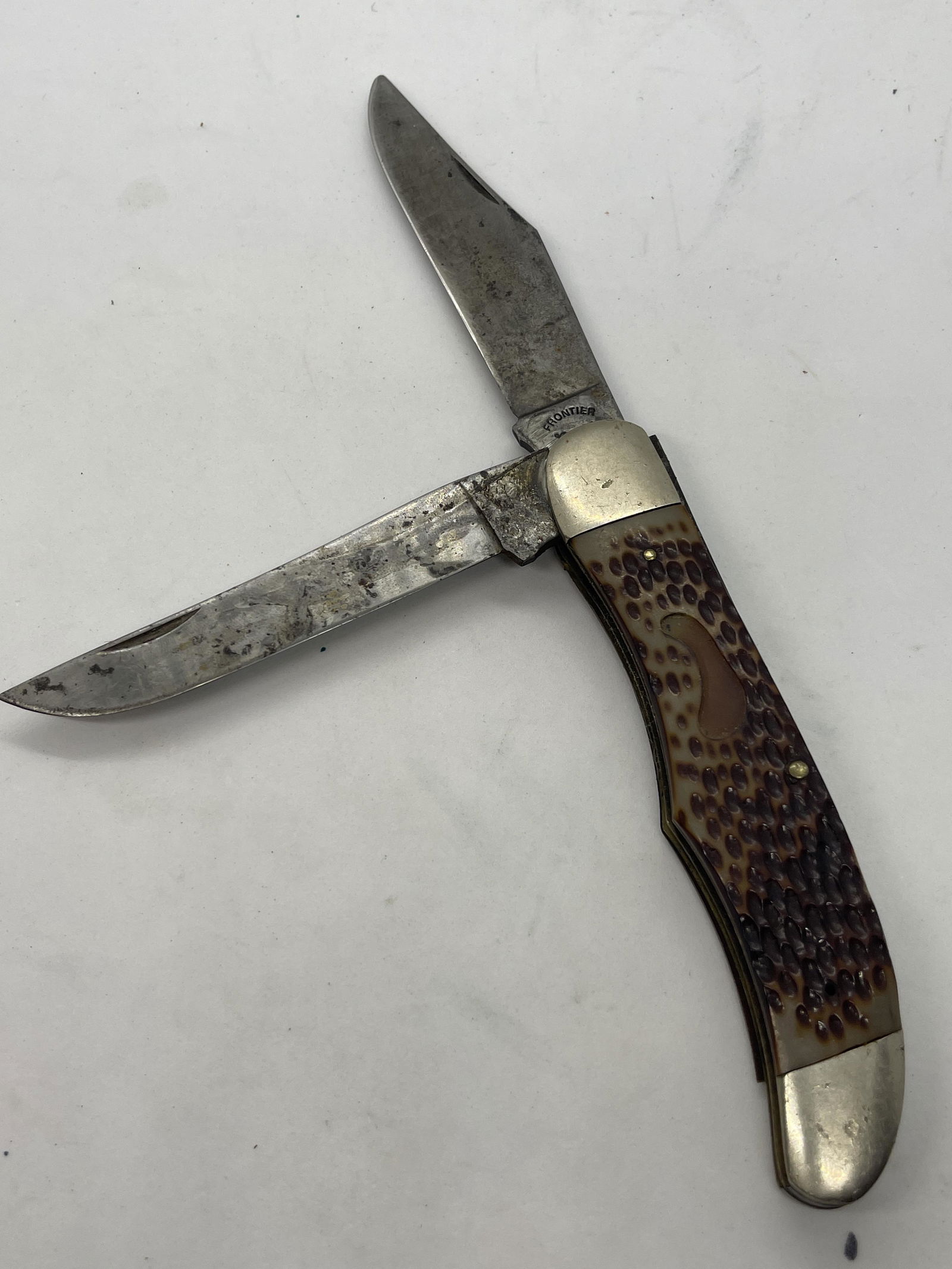 FRONTIER DOUBLE BLADE STAG HANDLE POCKET KNIFE (1 of 5)