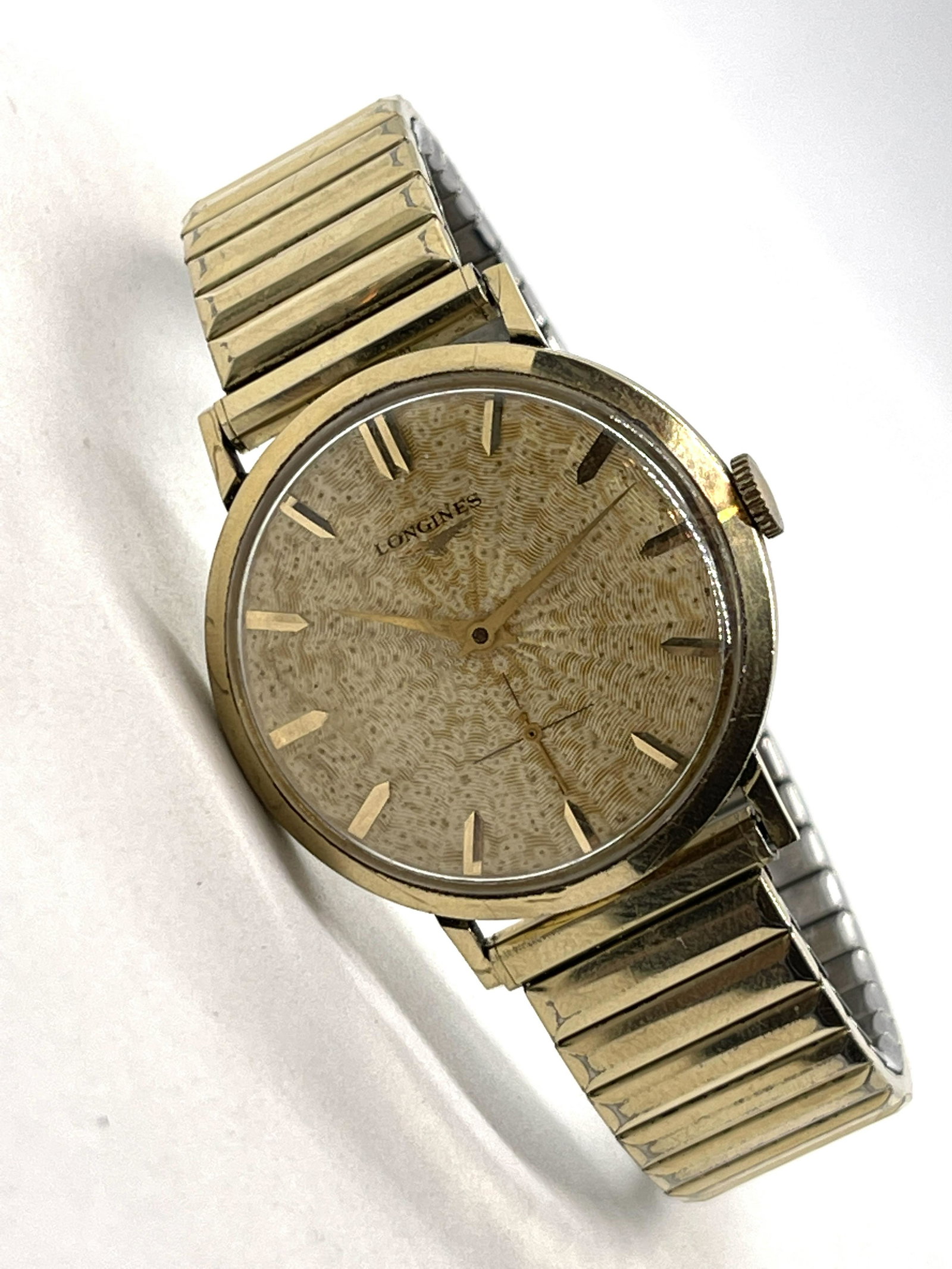 RARE LONGINES HAND-WINDING MENS WATCH: RARE LONGINES HAND-WINDING MENS WATCH. A RARE FIND. BEAUTIFUL SAND DIAL WITH A GREAT LOOK TO IT WITH DETAIL AND CHARACTER. WORKS, WINDS, RUNS, AND KEEPS TIME. PLEASE VIEW ALL DETAILED PICTURES. A GREA