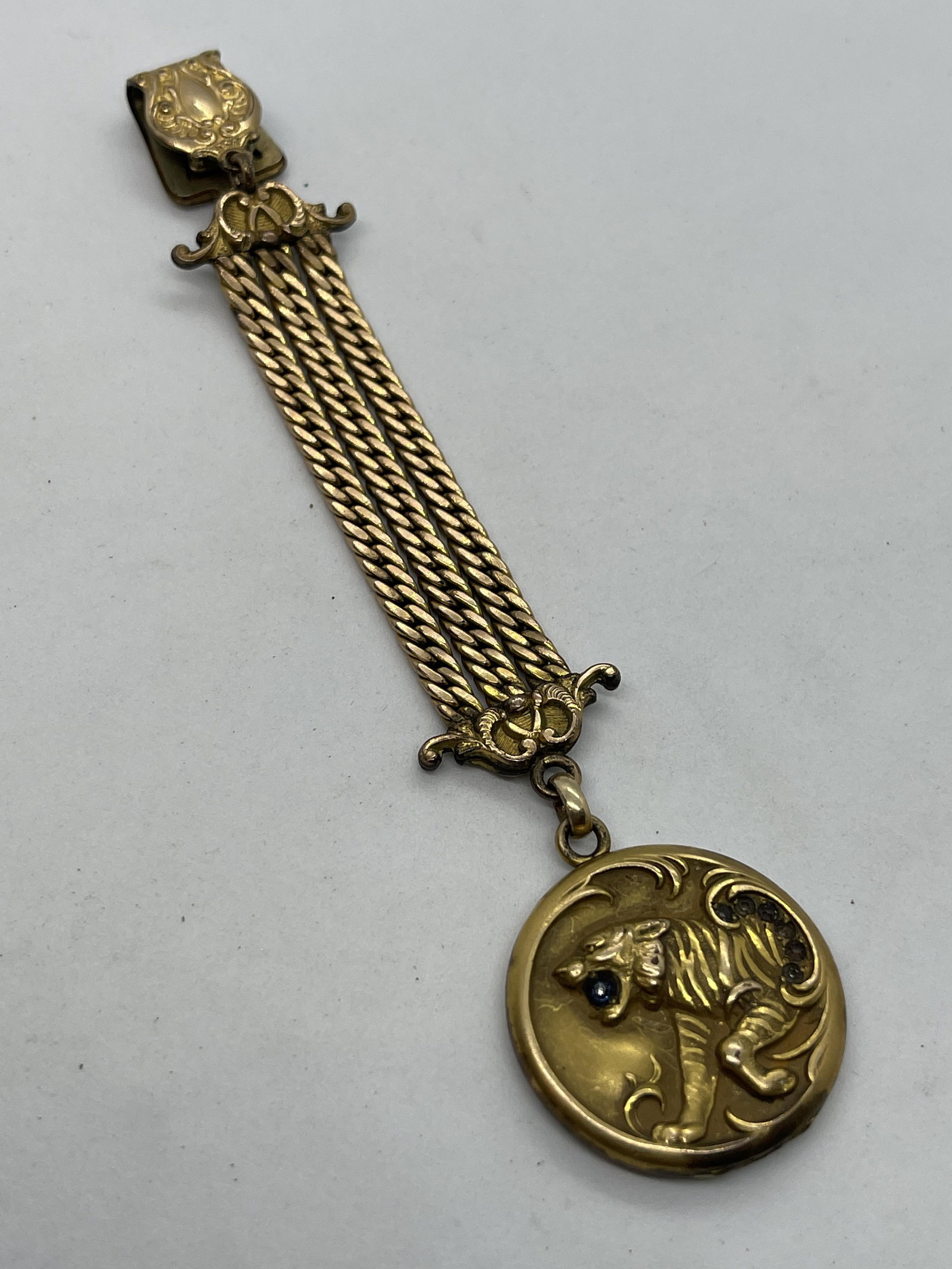 VICTORIAN GOLD FILLED POCKET WATCH LOCKET FOB: VICTORIAN GOLD FILLED POCKET WATCH LOCKET FOB. IN GOOD OVERALL SHAPE AND CONDITION. PLEASE VIEW ALL DETAILED PICTURES. A GREAT FIND AND AN EXCELLENT ADDITION TO YOUR COLLECTION.