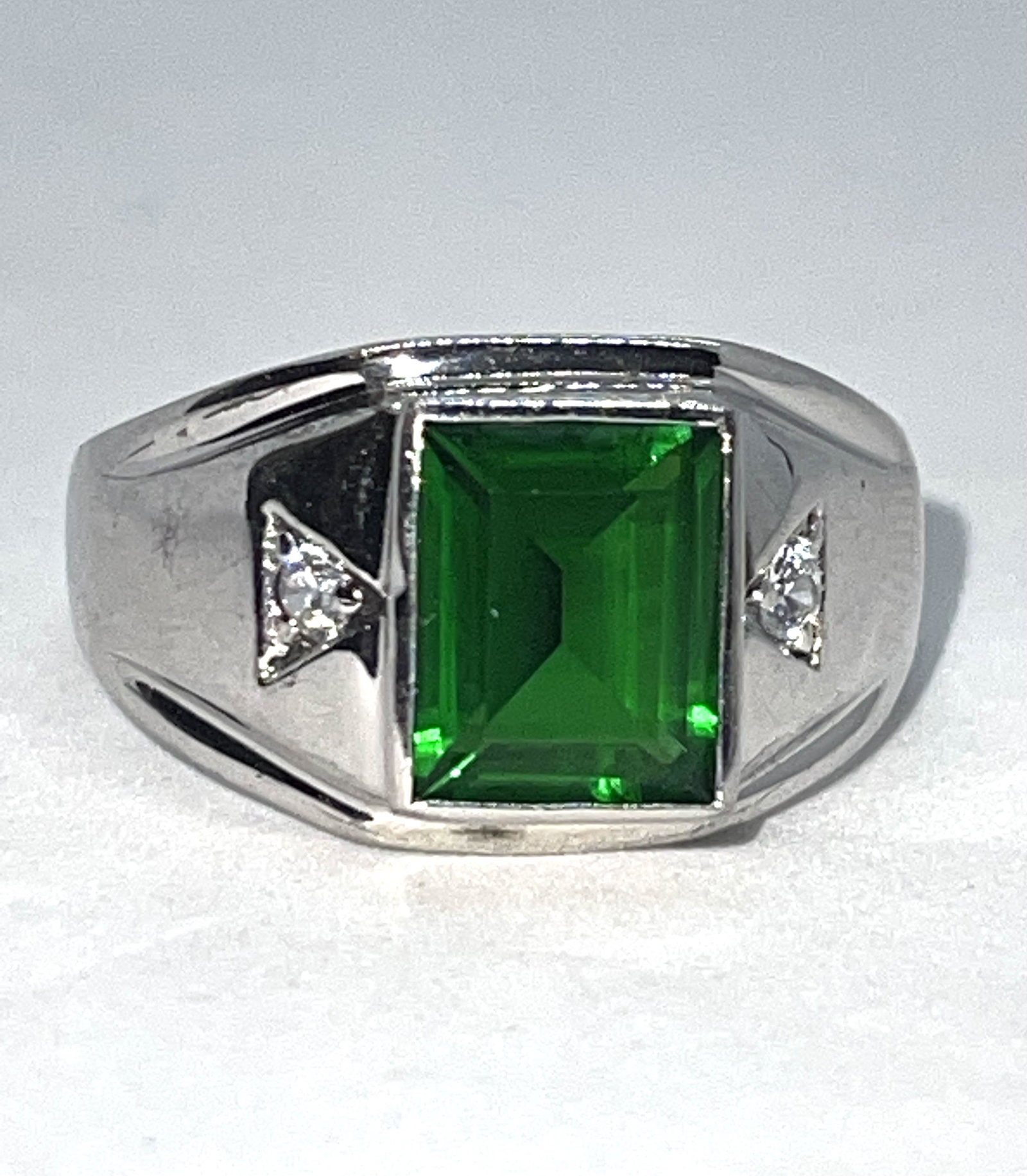 MENS STERLING SILVER GREEN STONE RING SZ 11 (1 of 2)