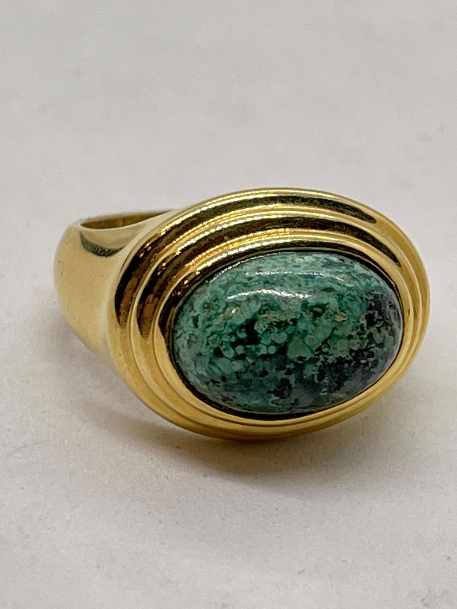 STERLING SILVER GOLD TONE 3 CT GREEN TURQUOISE RING SZ (1 of 2)