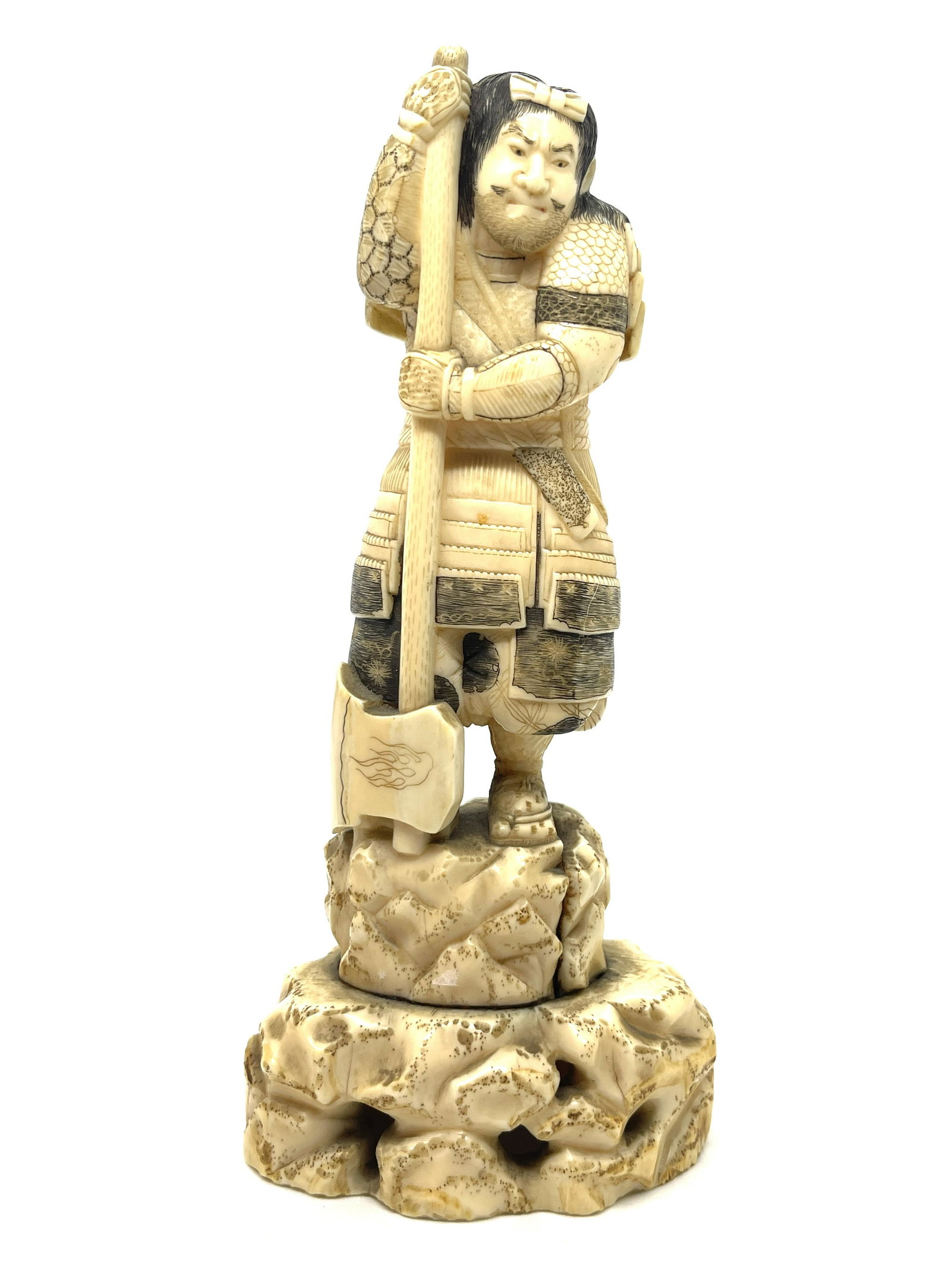 ANTIQUE JAPENESE SAMURAI BONE ENGRAVED BUST FROM 17TH: ANTIQUE JAPENESE SAMURAI BONE ENGRAVED BUST FROM 17TH C. THIS IS A VERY RARE FIND. IT IS IN MINT OVERALL SHAPE AND CONDITION. HAS BEAUTIFUL DETAILED WORK WITH EXCELLENT CRAFTSMANSHIP. PLEASE VIEW ALL 