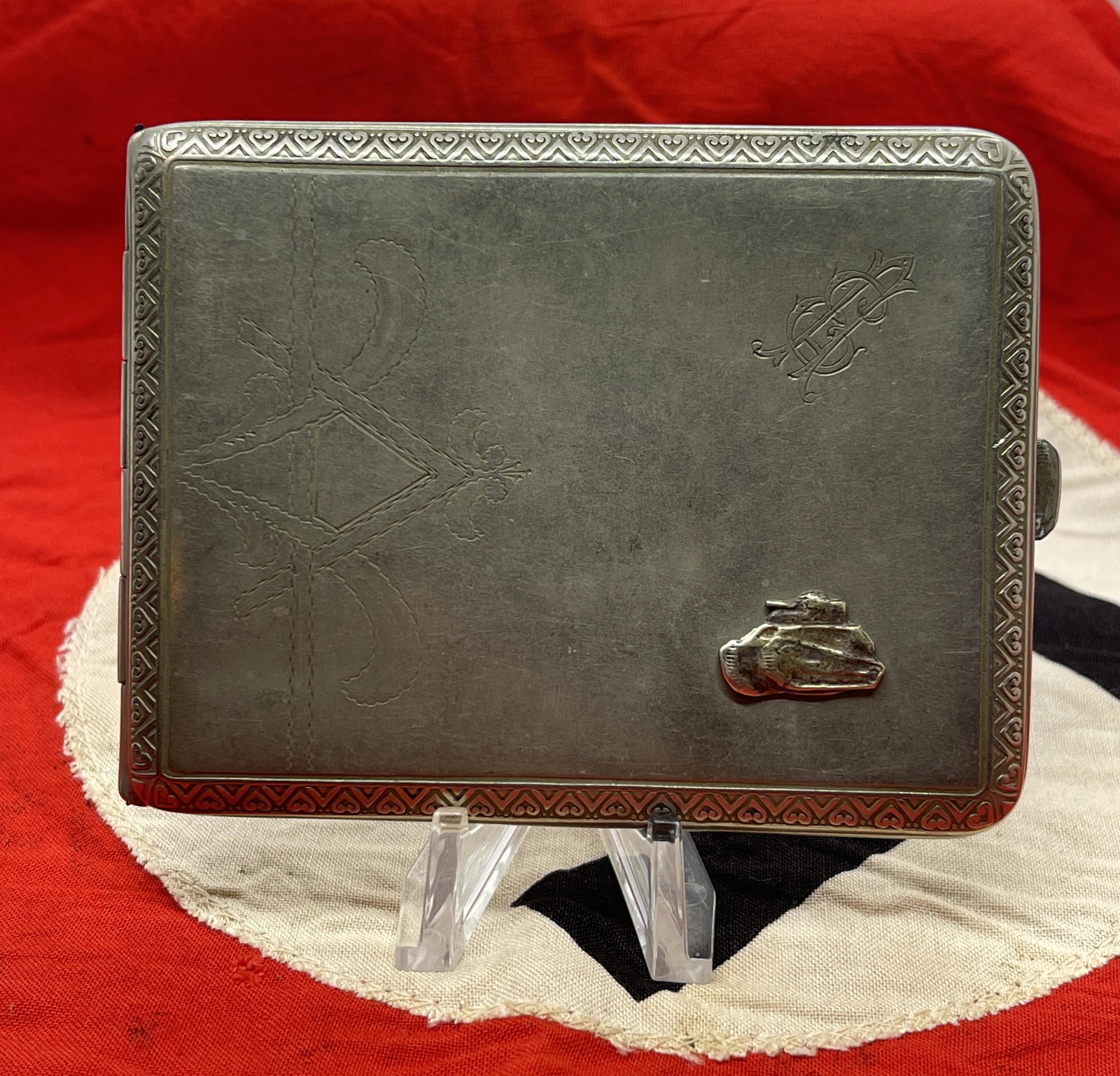 DATED 1942 & ID'D WW2 GERMAN PANZER CIGARETTE CASE: DATED 1942 & ID'D WW2 GERMAN PANZER CIGARETTE CASE. IN MINT OVERALL SHAPE AND CONDITION WITH A BEAUTIFUL OVERALL PATINA. MARKED AND DATED WITH THE OFFICER/SOLDIER ID INSCRIBED ON THE INSIDE. PLEASE VI