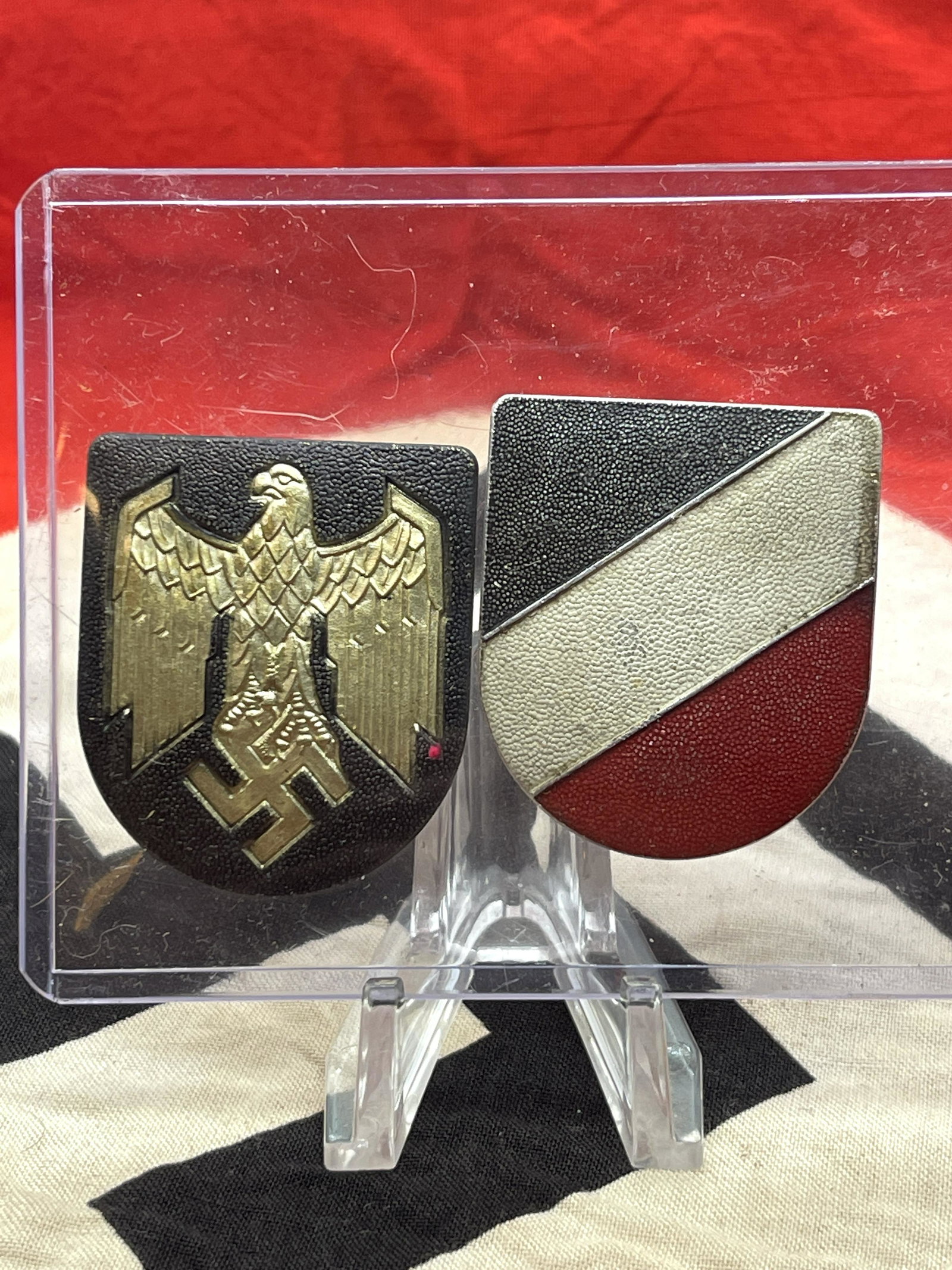 SCARCE WW2 GERMAN PITH HELMET SHIELDS BADGES: SCARCE WW2 GERMAN PITH HELMET SHIELDS BADGES. WAS BROUGHT BACK HOME BY A VET. IT IS IN MINT OVERALL SHAPE AND CONDITION. A GREAT FIND AND AN EXCELLENT ADDITION TO YOUR COLLECTION.