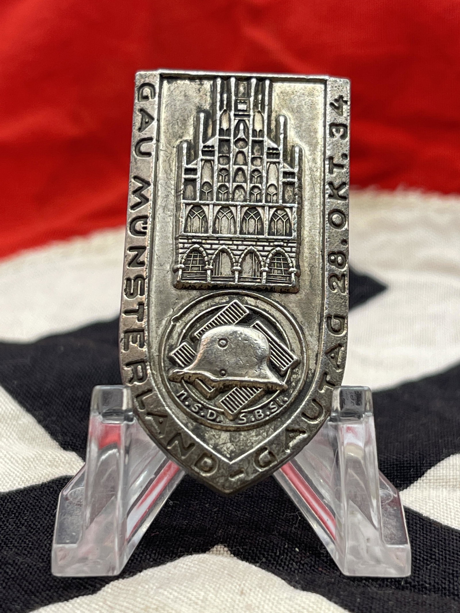 WW2 GERMAN GAU MUNSTERLAND TINNIE BADGE: WW2 GERMAN GAU MUNSTERLAND TINNIE BADGE. IN MINT OVERALL SHAPE AND CONDITION WITH A BEAUTIFUL OVERALL PATINA. PLEASE VIEW ALL DETAILED PICTURES. A GREAT FIND AND AN EXCELLENT ADDITION TO YOUR COLLECTI