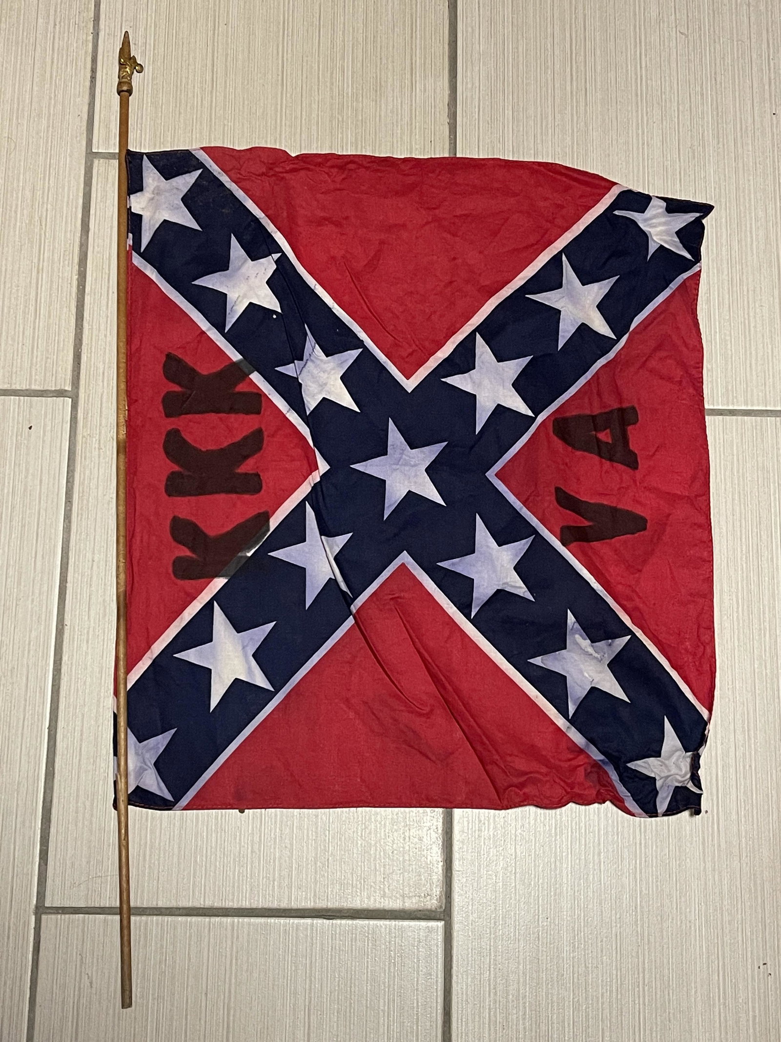 RARE KKK CONFEDERATE HAND-FLAG FROM VA: RARE KKK CONFEDERATE HAND-FLAG FROM VA. IN MINT OVERALL SHAPE AND CONDITION. HAS A NICE PATINA THROUGHOUT. A GREAT ADDITION TO YOUR COLLECTION.