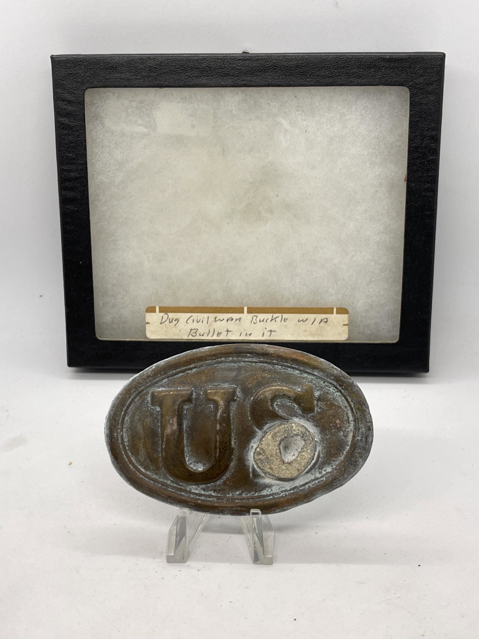 DUG CIVIL WAR BULLET STRUCK U.S. BELT BUCKLE: DUG CIVIL WAR BULLET STRUCK U.S. BELT BUCKLE. A RARE FIND. IN MINT OVERALL SHAPE AND CONDITION WITH A BEAUTIFUL OVERALL PATINA. SHOWS HEAVY WEAR AND TEAR AND WAS DUG ACORDING TO THE PROVENANCE IT CAME