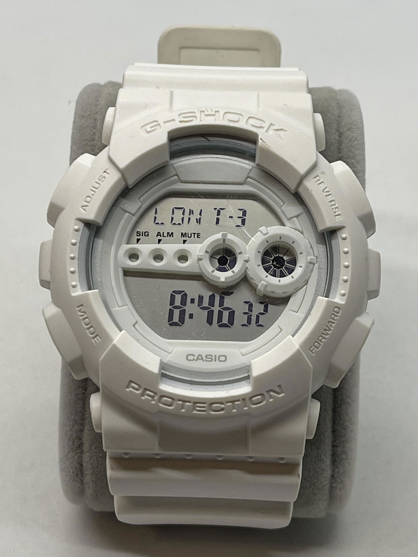 CASIO G-SHOCK GD-100WW ALL WHITE MENS WATCH (1 of 5)