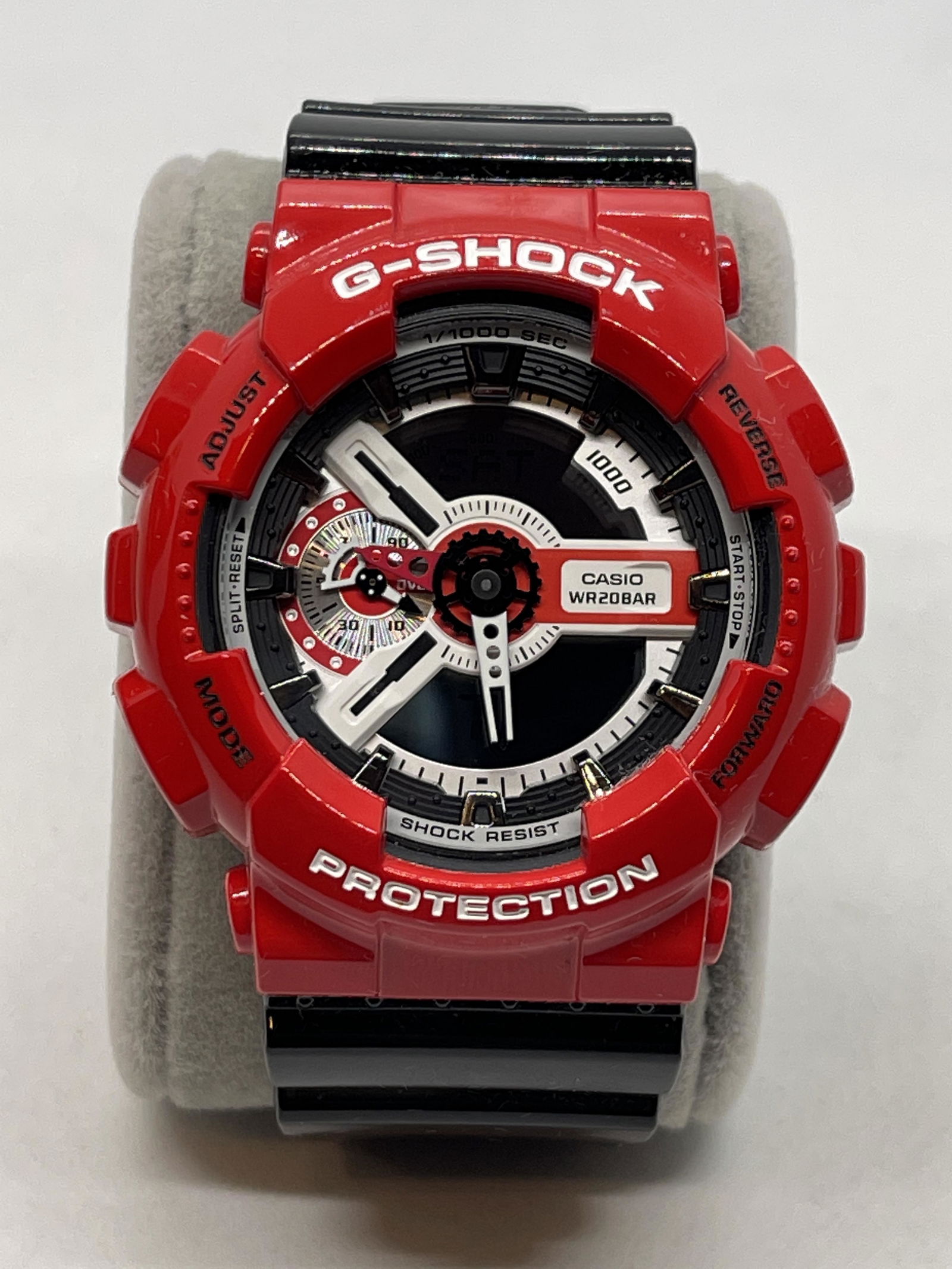 CASIO G-SHOCK GA-110RD RED/BLACK WRISTWATCH: CASIO G-SHOCK GA-110RD RED/BLACK WRISTWATCH. IN MINT OVERALL SHAPE AND CONDITION. A GREAT FIND AND AN EXCELLENT ADDITION TO YOUR COLLECTION.