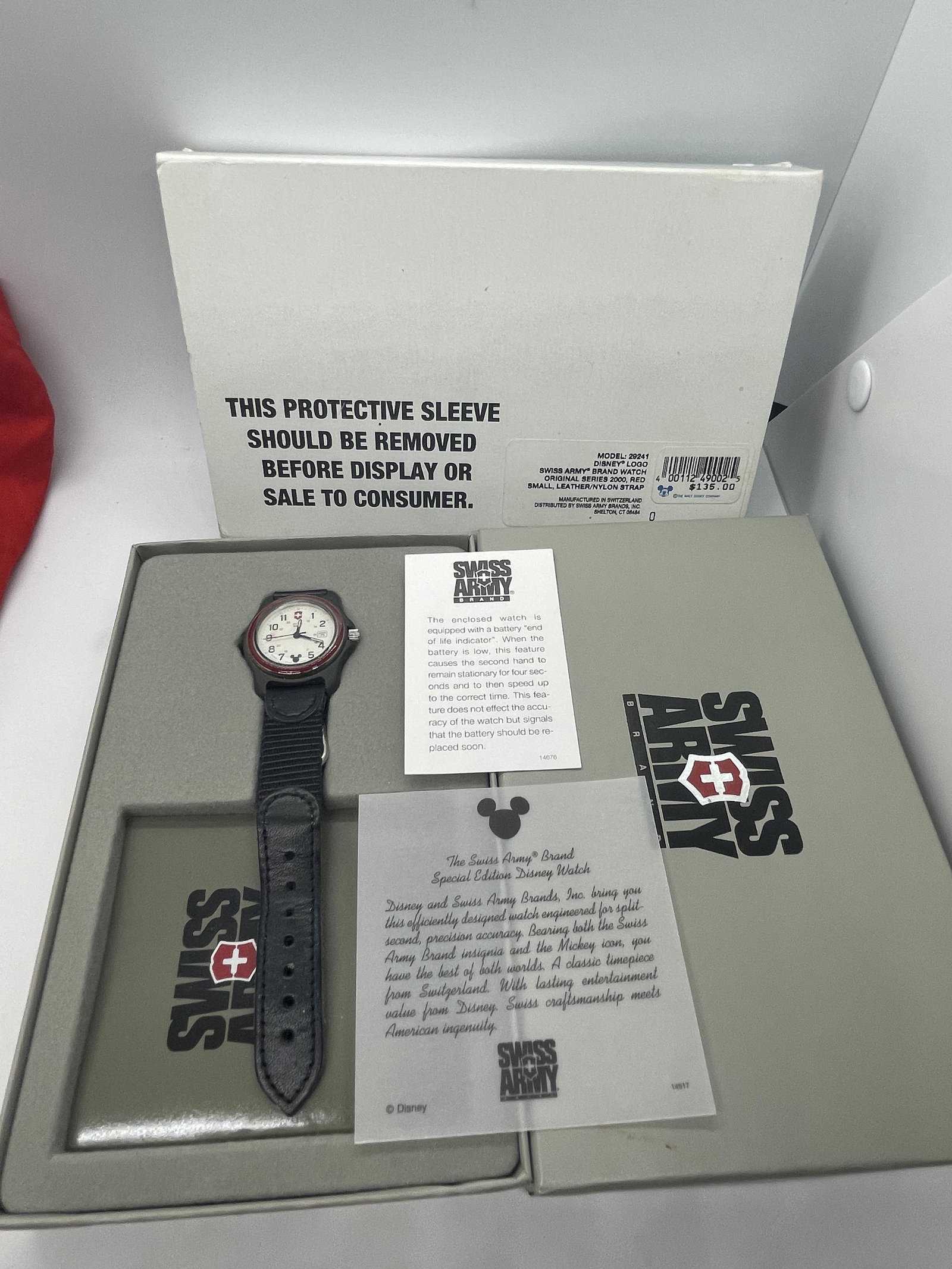 VINTAGE SWISS ARMY WRISTWATCH: VINTAGE SWISS ARMY WRISTWATCH. IN GOOD SHAPE AND CONDITION. A GREAT ADDITION TO YOUR COLLECTION.