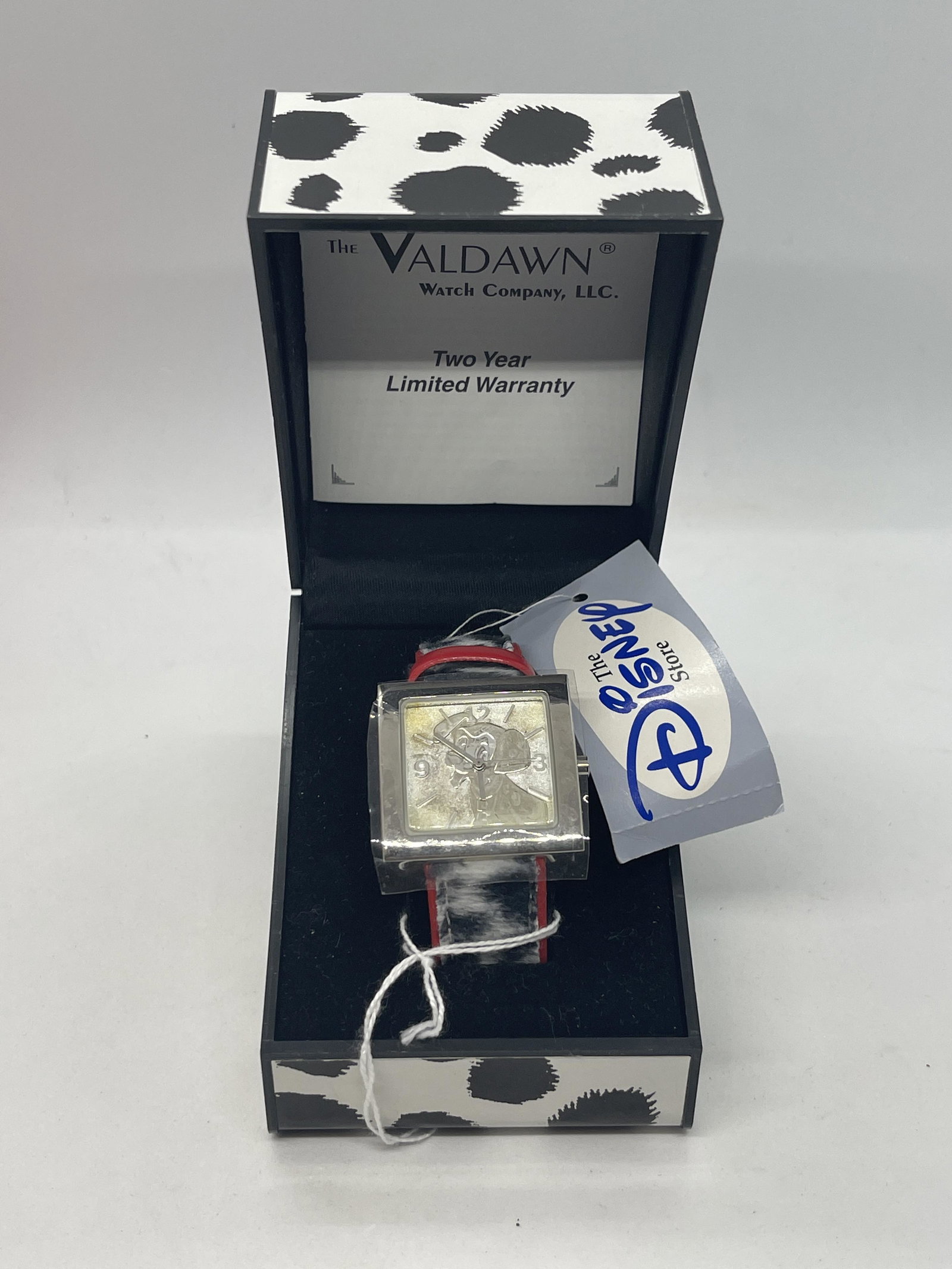 VTG. 102 DALMATIONS WRISTWATCH IN ORIG. BOX: VTG. 102 DALMATIONS WRISTWATCH IN ORIG. BOX. BRAND NEW IN THE BOX WITH THE ORIGINAL STICKERS. A GREAT FIND AND AN EXCELLENT ADDITION TO YOUR COLLECTION.