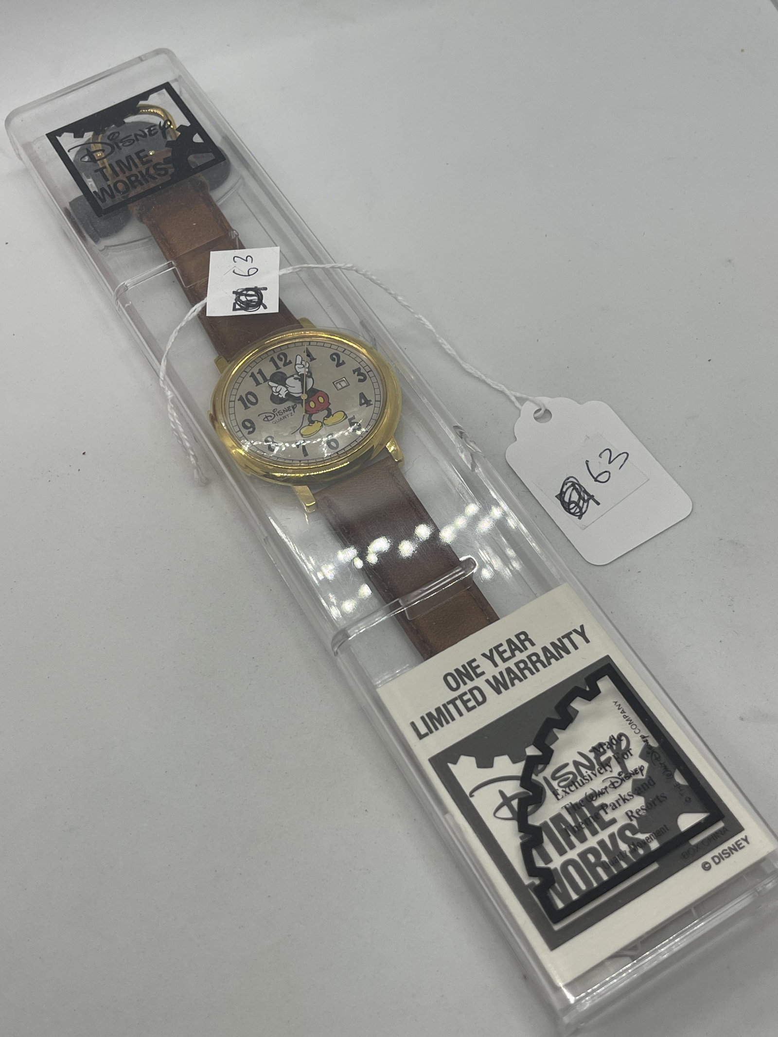 SEALED IN BOX VINTGE MICKEY MOUSE WIRSTWATCH: SEALED IN BOX VINTGE MICKEY MOUSE WIRSTWATCH. IN NEW CONDITION. PLEASE VIEW ALL DETAILED PICTURES. A LARGER SIZED WATCH. A GREAT ADDITION TO YOUR COLLECTION.
