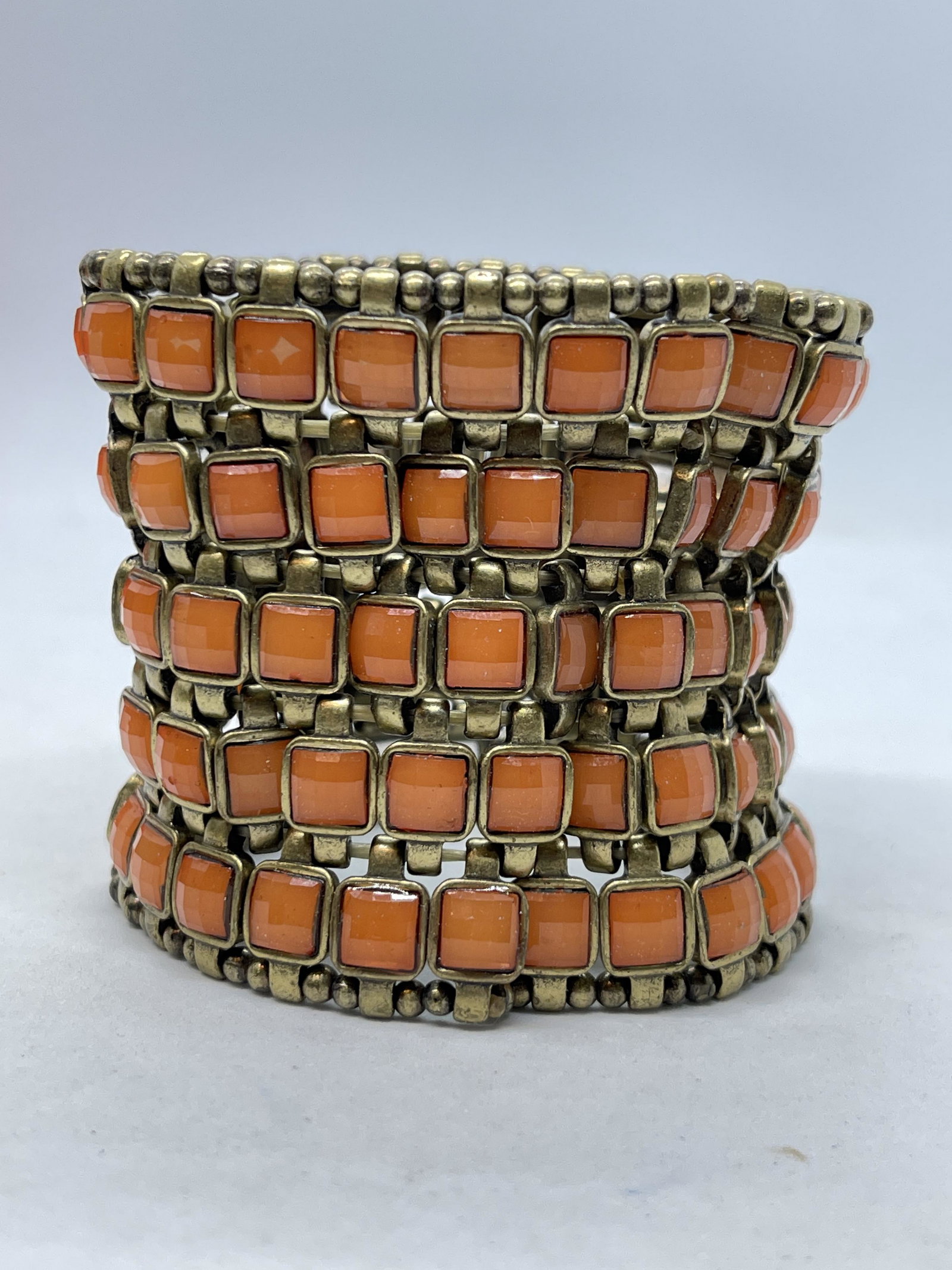 NATIVE AMERICAN BRASS AND CRYSTAL STRETCH BRACELET: NATIVE AMERICAN BRASS AND CRYSTAL STRETCH BRACELET. IN MINT OVERALL SHAPE AND CONDITION. A GREAT FIND AND AN EXCELLENT ADDITION TO YOUR COLLECTION.