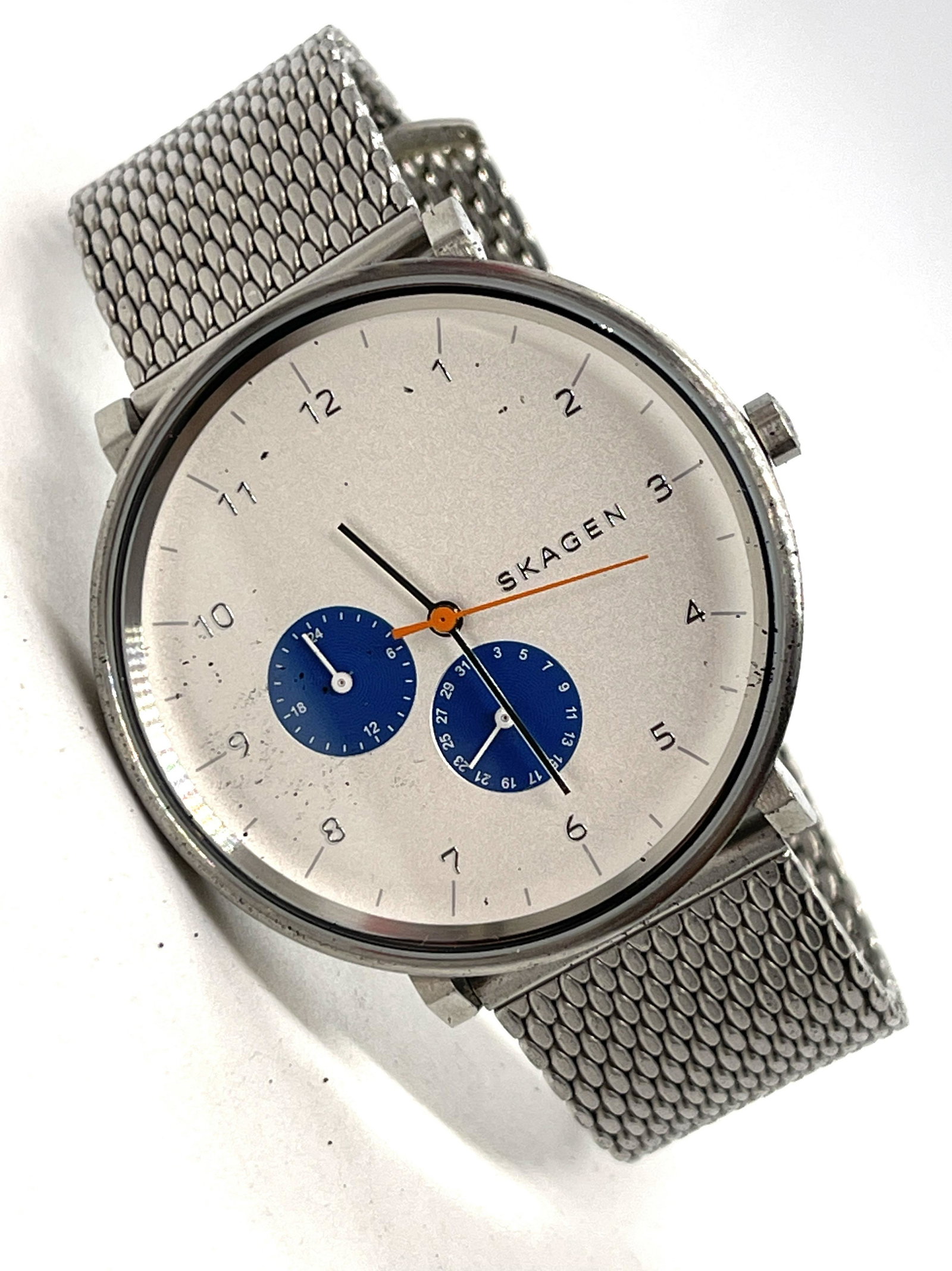 MENS SKAGEN CHRONO STYLE WRISTWATCH: MENS SKAGEN CHRONO STYLE WRISTWATCH. HAS A GREAT LOOK TO IT WITH AN EXCELLENT OVERALL EYE APPEAL. A GREAT FIND AND AN EXCELLENT ADDITION TO YOUR COLLECTION.