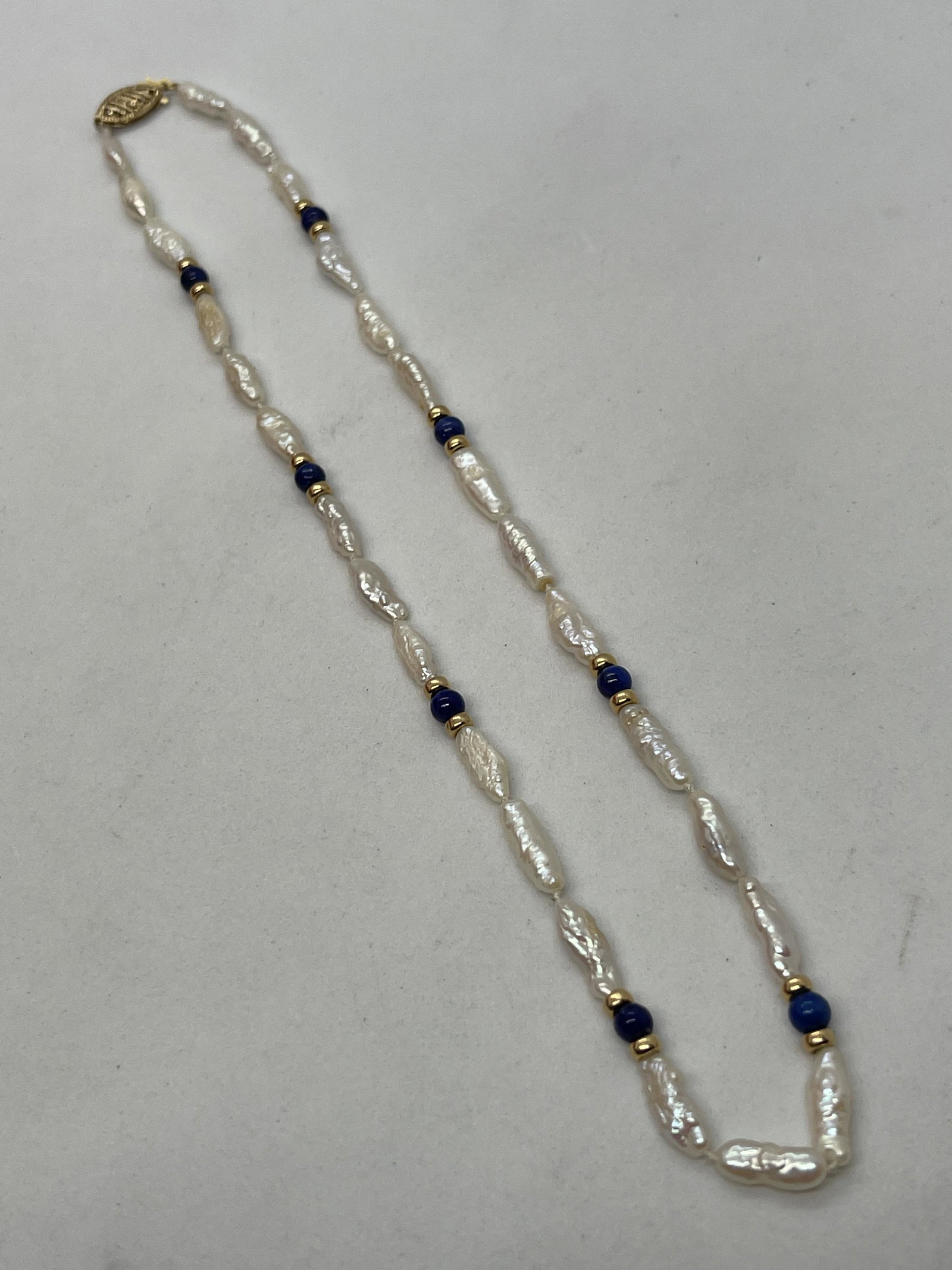 ART DECO 14K GOLD LAPIS LAZULI & PEARLS COCKTAIL: ART DECO 14K GOLD LAPIS LAZULI & PEARLS COCKTAIL NECKLACE. IN MINT OVERALL SHAPE AND CONDITION. HAS A GREAT LOOK TO IT WITH AN EXCELLENT OVERALL EYE APPEAL. PLEASE VIEW ALL DETAILED PICTURES. A GREAT 