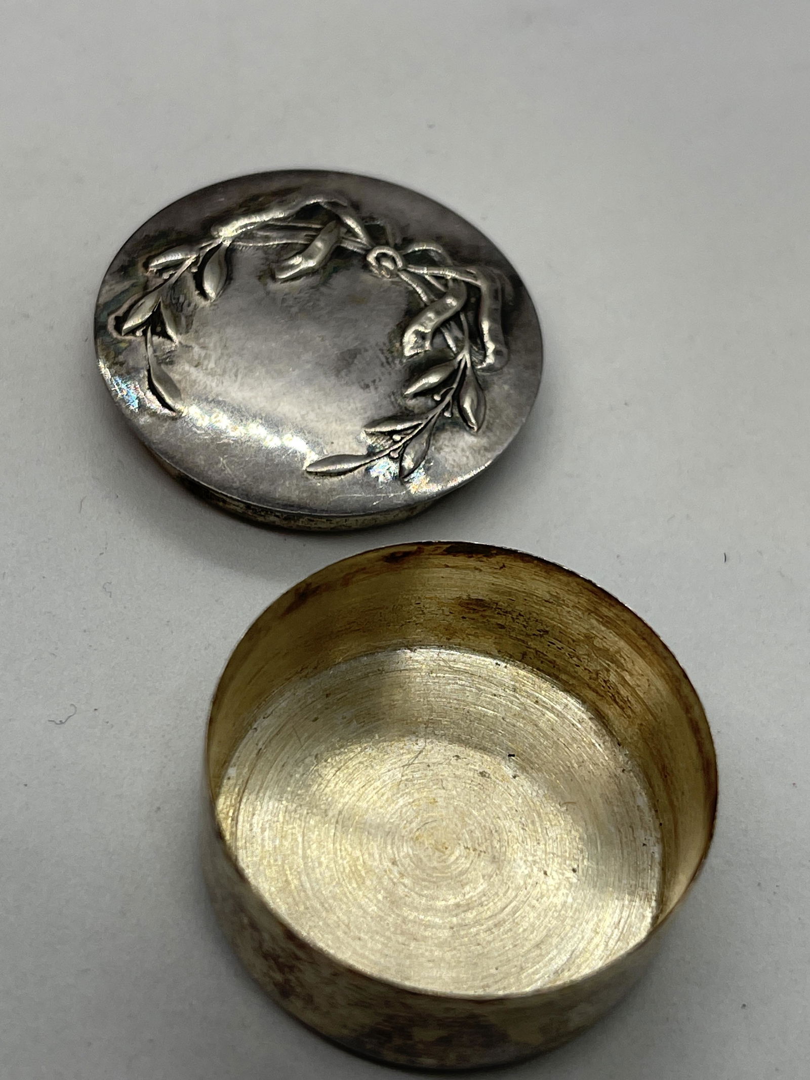 ANTIQUE STERLING SILVER PILL BOX (1 of 3)