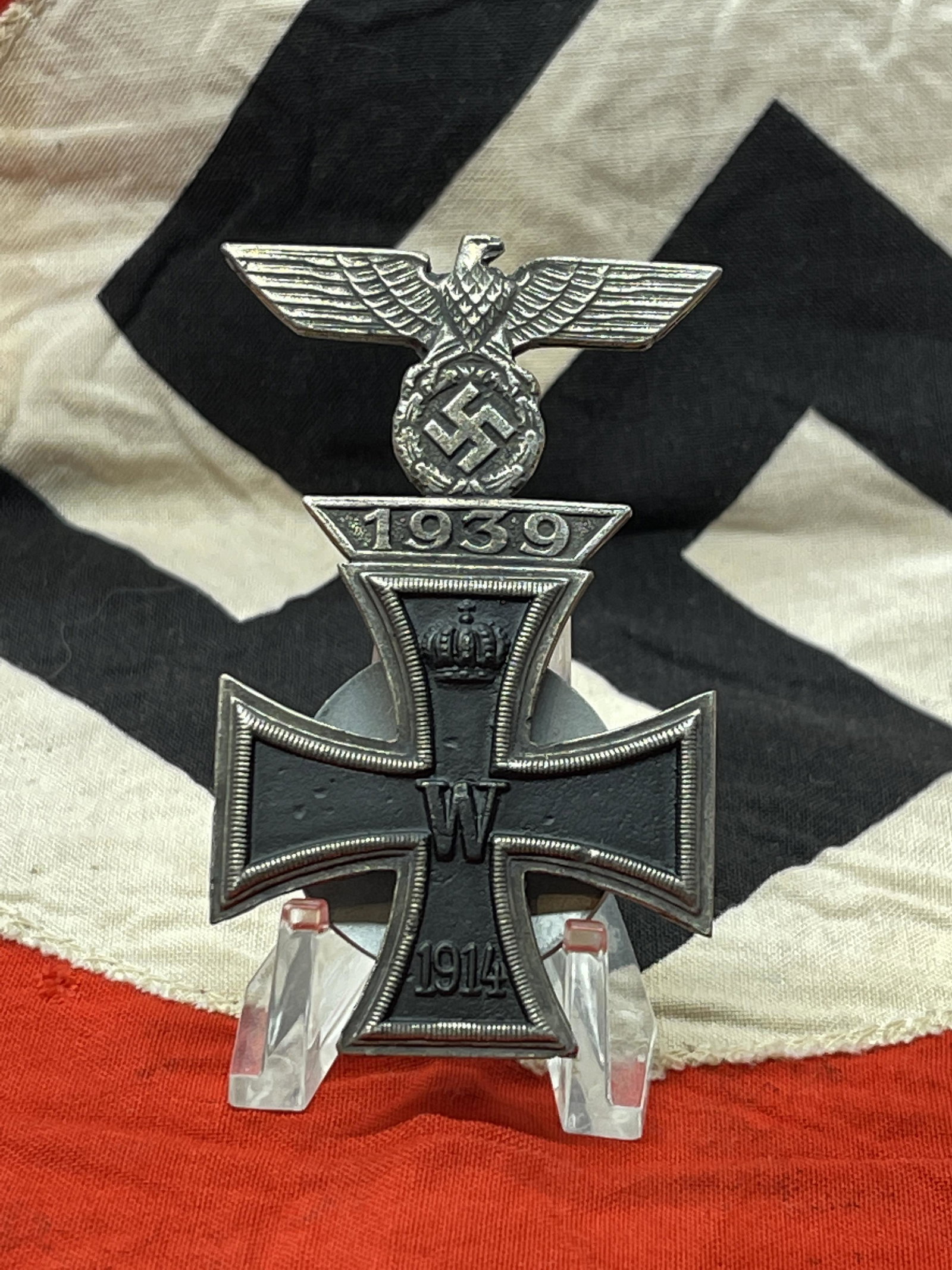 RARE 1ST CLASS 1939 BAR 1914 IRON CROSS MEDAL W/SS: RARE 1ST CLASS 1939 BAR 1914 IRON CROSS MEDAL W/SS AND RZM MAKER MARKS. IT IS IN MINT OVERALL SHAPE AND CONDITION WITH A BEAUTIFUL OVERAL PATINA. HAS A GREAT LOOK TO IT WITH AN EXCELELNT OVERALL EYE A