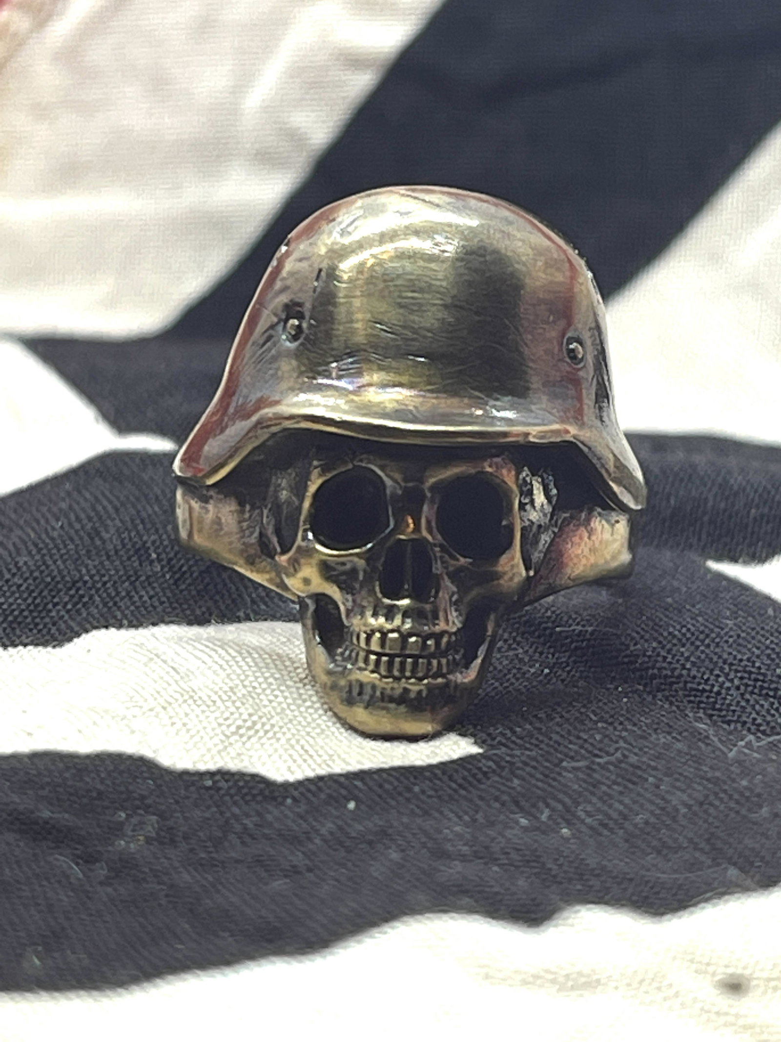 WW2 GERMAN PANZER SS TOTEKNKOPF SKULL RING MAKER MARKED: WW2 GERMAN PANZER SS TOTEKNKOPF SKULL RING MAKER MARKED. IN MINT OVERALL SHAPE AND CONDITION WITH A BEAUTIFUL OVERALL PATINA. HAS A GREAT LOOK TO IT WITH AN EXCELLENT OVERALL EYE APPEAL. RING IS AROUN