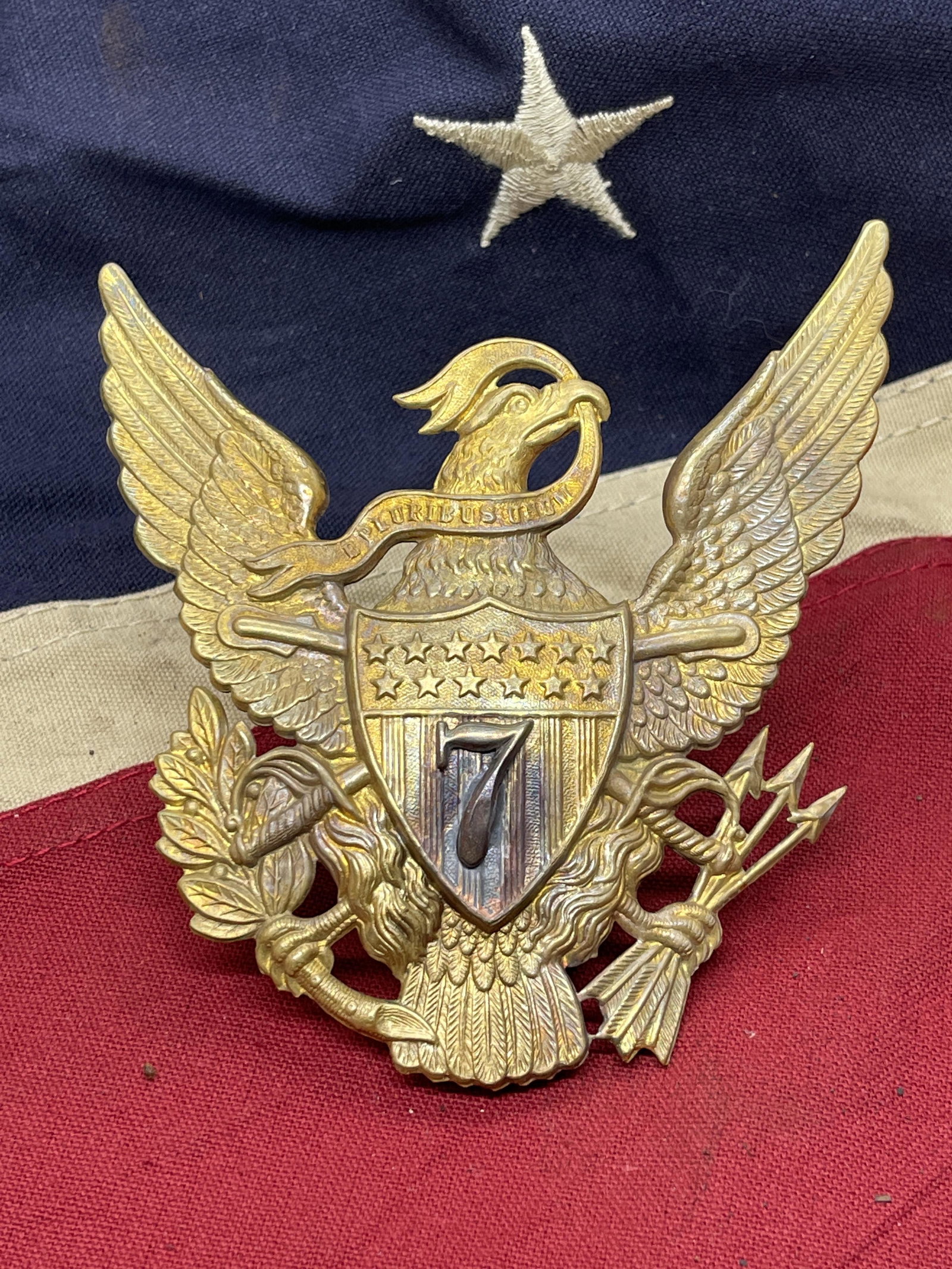 CUSTER'S 7TH CAVALRY M1881 HELMET PLATE: CUSTER'S 7TH CAVALRY M1881 HELMET PLATE. IN MINT OVERALL SHAPE AND CONDITION WITH A BEAUTIFUL OVERALL PATINA. HAS A GREAT LOOK TO IT WITH AN EXCELLENT OVERALL EYE APPEAL. A GREAT FIND AND AN EXCELLENT