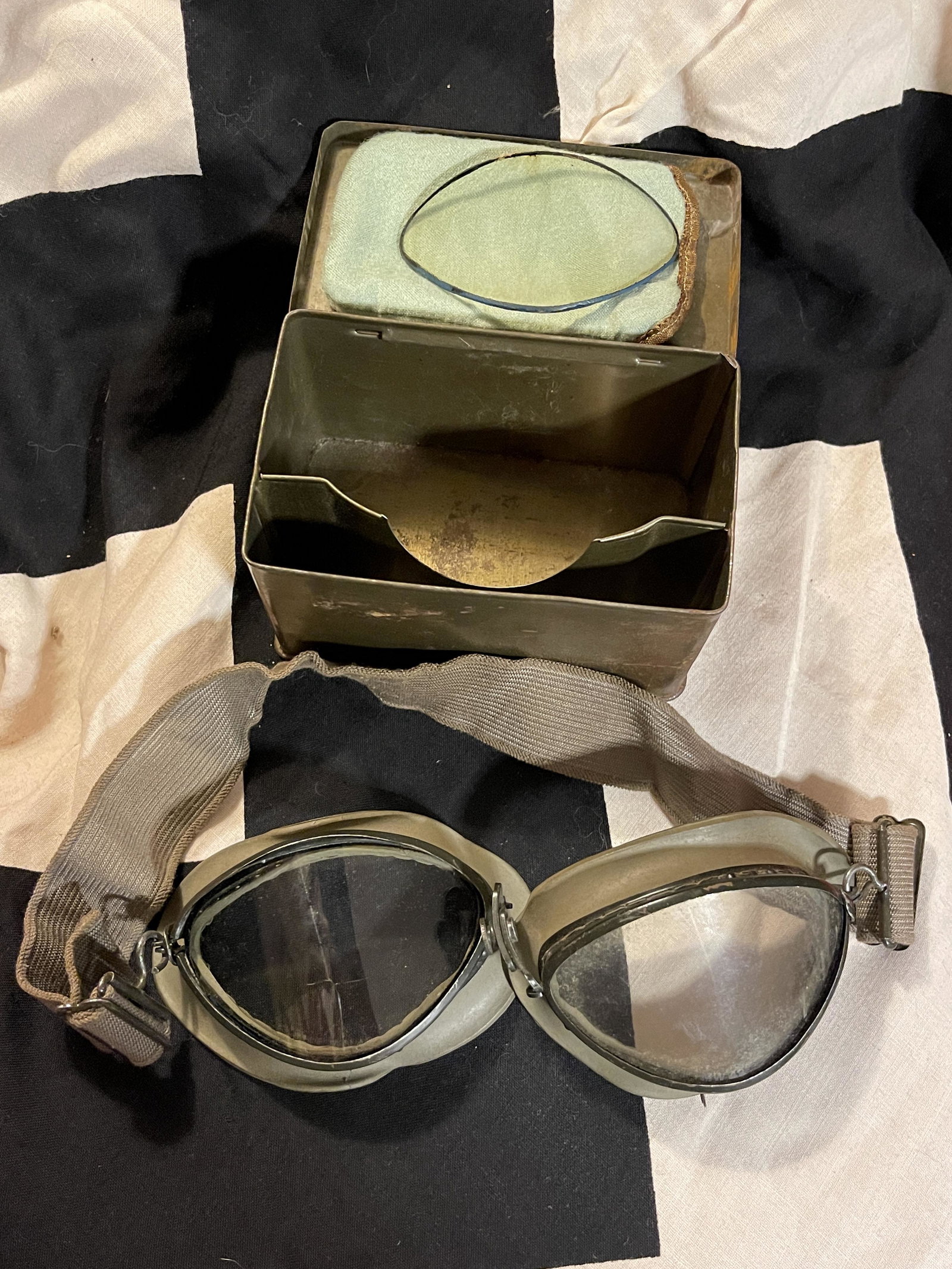WW2 GERMAN LUFTWAFFE PILOTS GLASSES WITH CASE: WW2 GERMAN LUFTWAFFE PILOTS GLASSES WITH CASE. IN MINT OVERALL SHAPE AND CONDITION WITH A BEAUTIFUL OVERALL PATINA. A GREAT FIND AND AN EXCELLENT ADDITION TO YOUR COLLECTION.