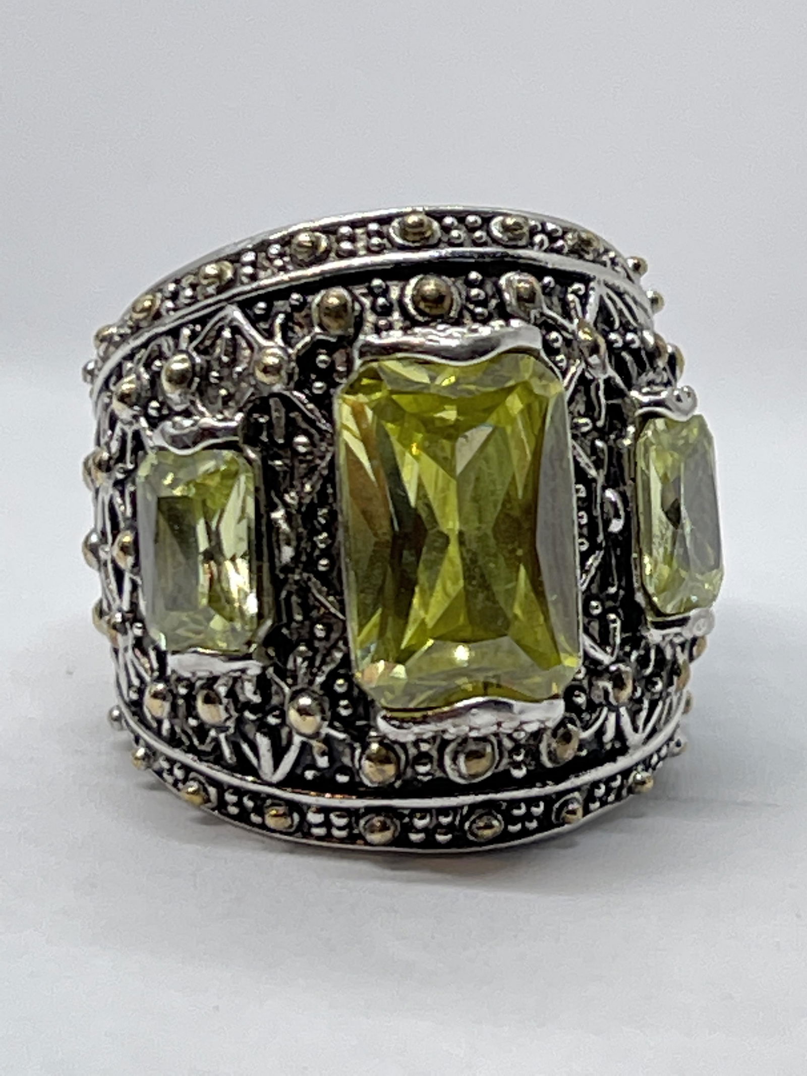 STERLING SILVER ENGRAVED 4 CT GREEN STONE COCKTAIL BAND (1 of 3)