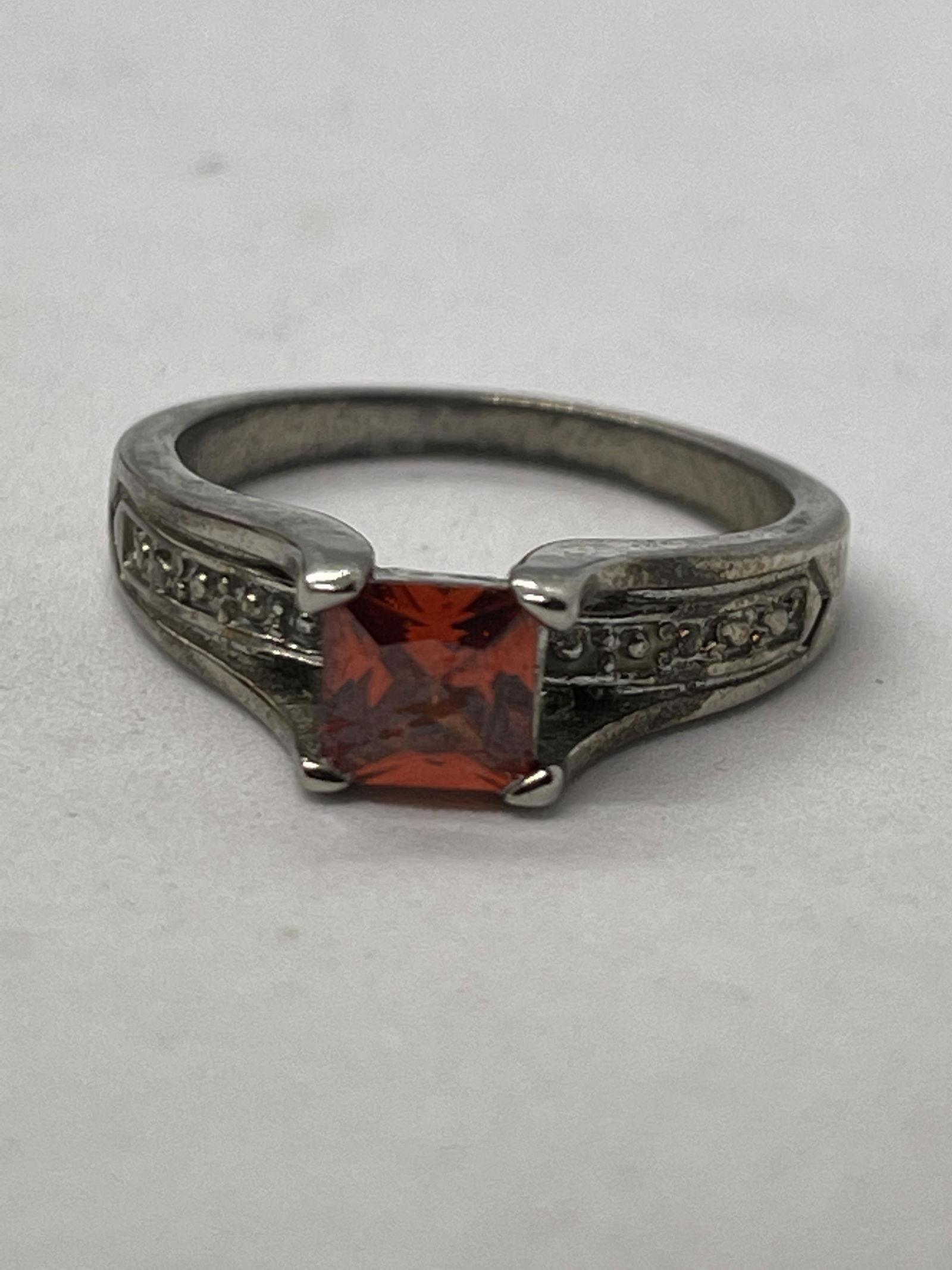 STERLING SILVER RED STONE COCKTAIL RING SZ 8 (1 of 2)