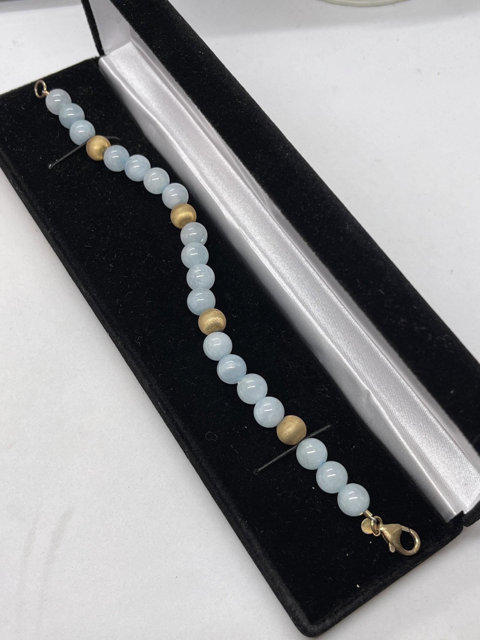 STERLING SILVER BEADED BLUE STONES COCKTAIL BRACELET: STERLING SILVER BEADED BLUE STONES COCKTAIL BRACELET. IN MINT OVERALL SHAPE AND CONDITION. A GREAT FIND AND AN EXCELLENT ADDITION TO YOUR COLLECTION.