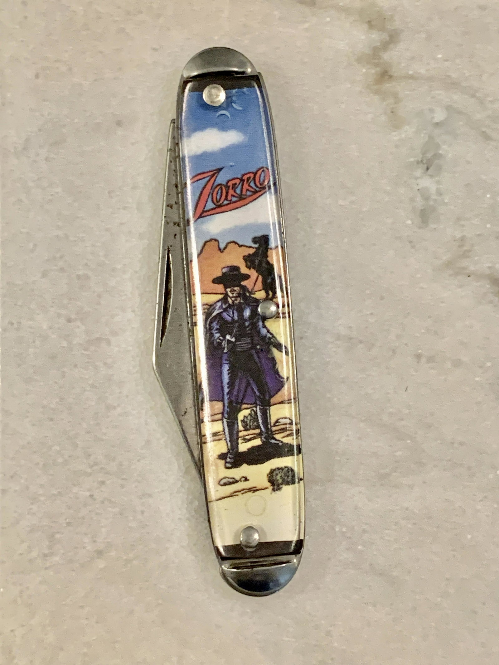DISNEY MASK OF ZORRO COLLECTIBLE POCKET KNIFE (1 of 4)