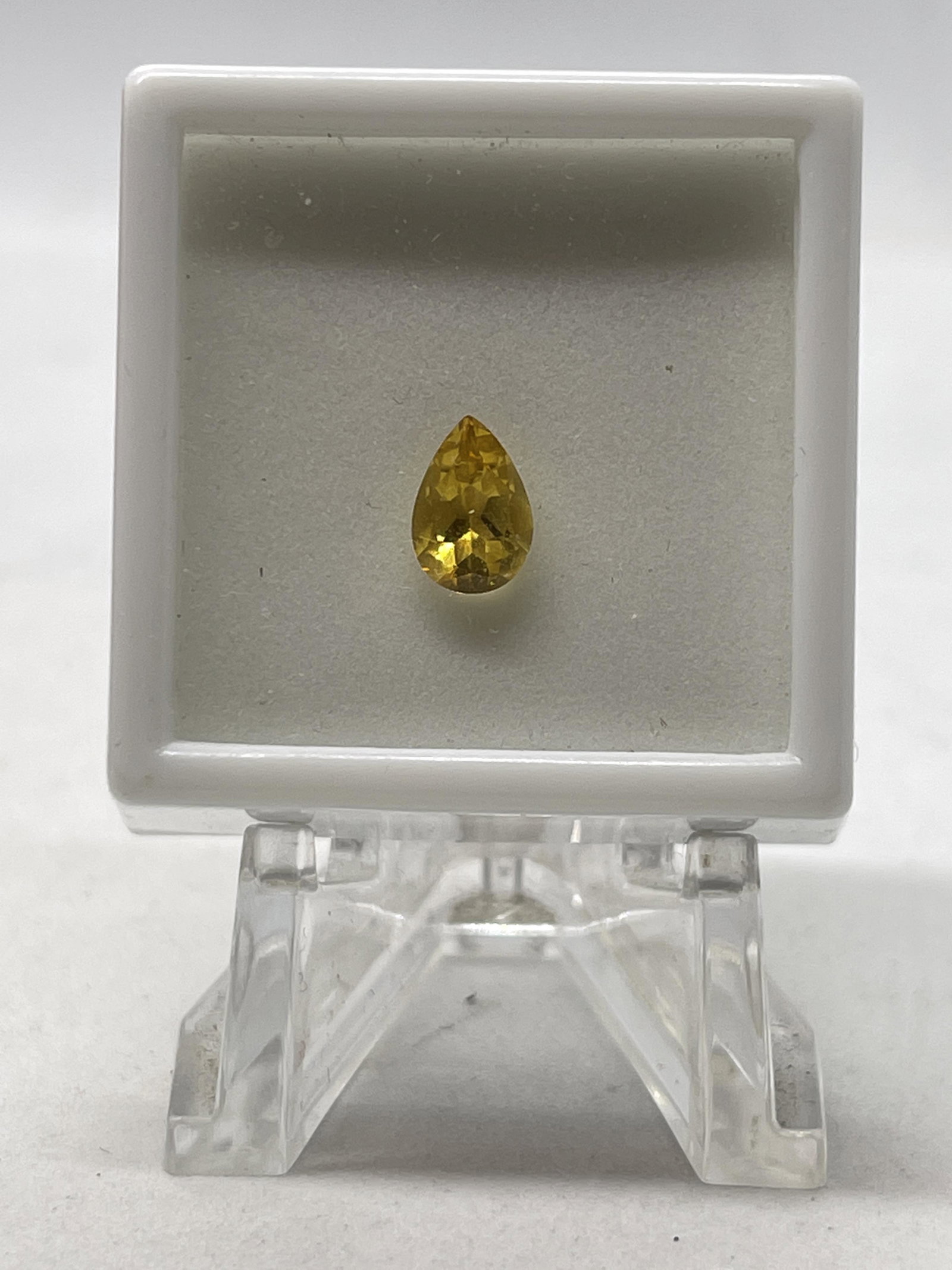 PEAR CUT 0.80 CT YELLOW BERYL LOOSE GEMSTONE: PEAR CUT 0.80 CT YELLOW BERYL LOOSE GEMSTONE