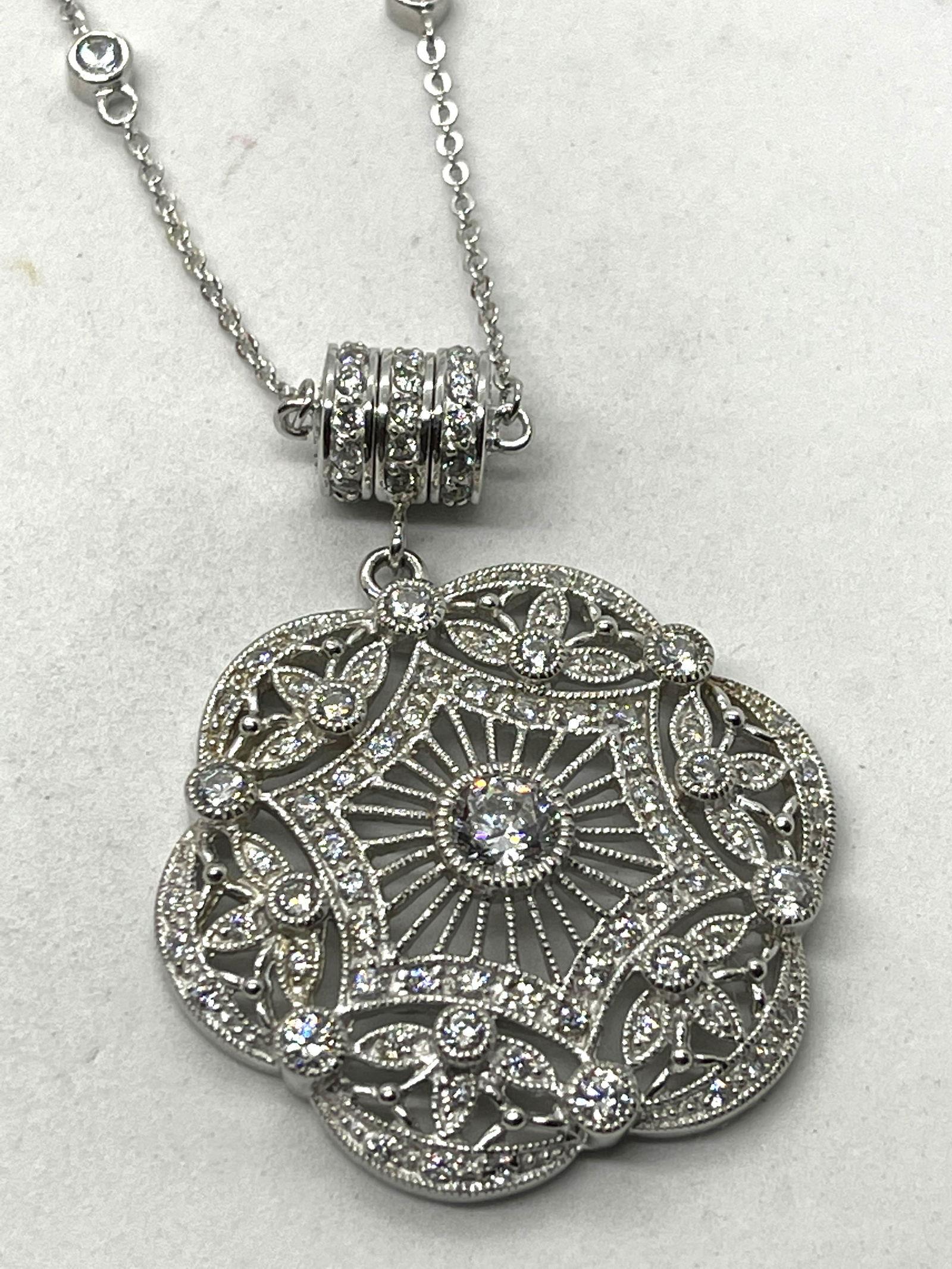 ESTATE STERLING SILVER CRYSTAL COCKTAIL NECKLACE (1 of 3)