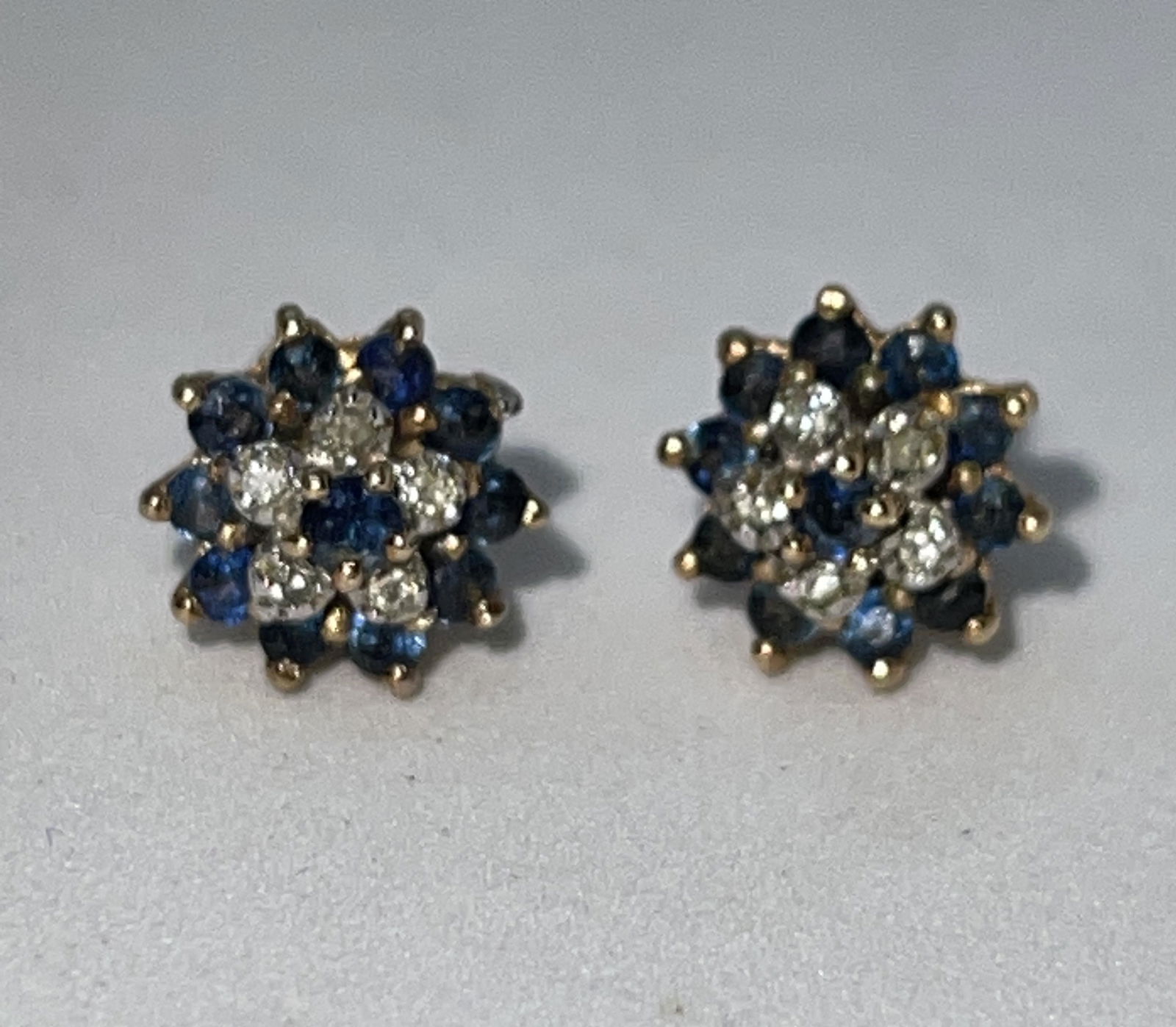 10K GOLD 0.60 TCW SAPPHIRES & DIAMONDS STUDS EARRINGS (1 of 2)