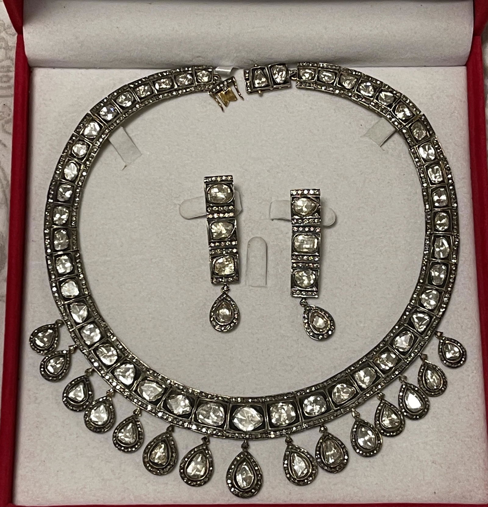 18K GOLD 150 TCW MINE CUT DIAMONDS NECKLACE & EARRINGS (1 of 20)