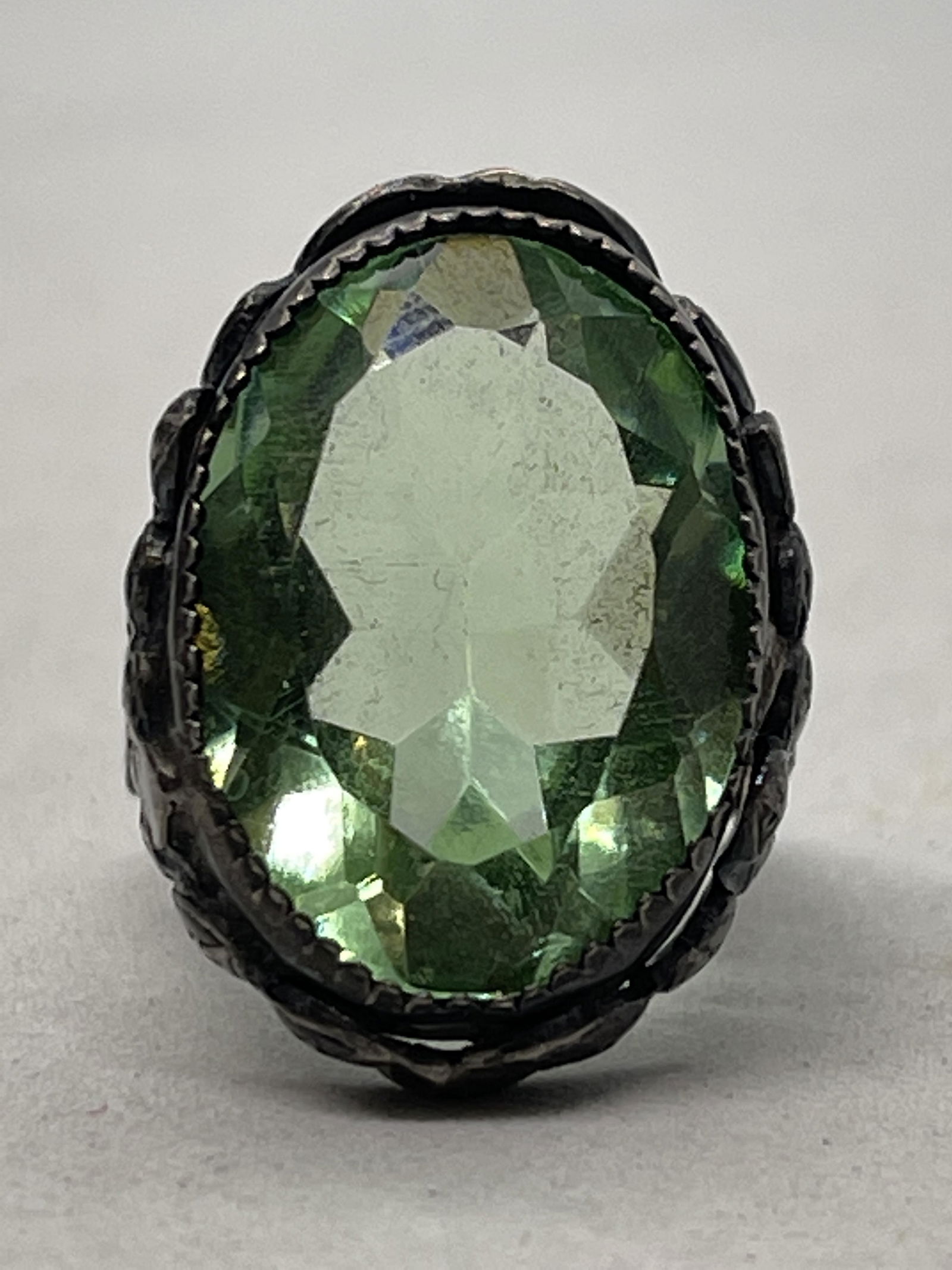 STERLING SILVER 5 CT GREEN STONE ART DECO FILIGREE RING (1 of 3)