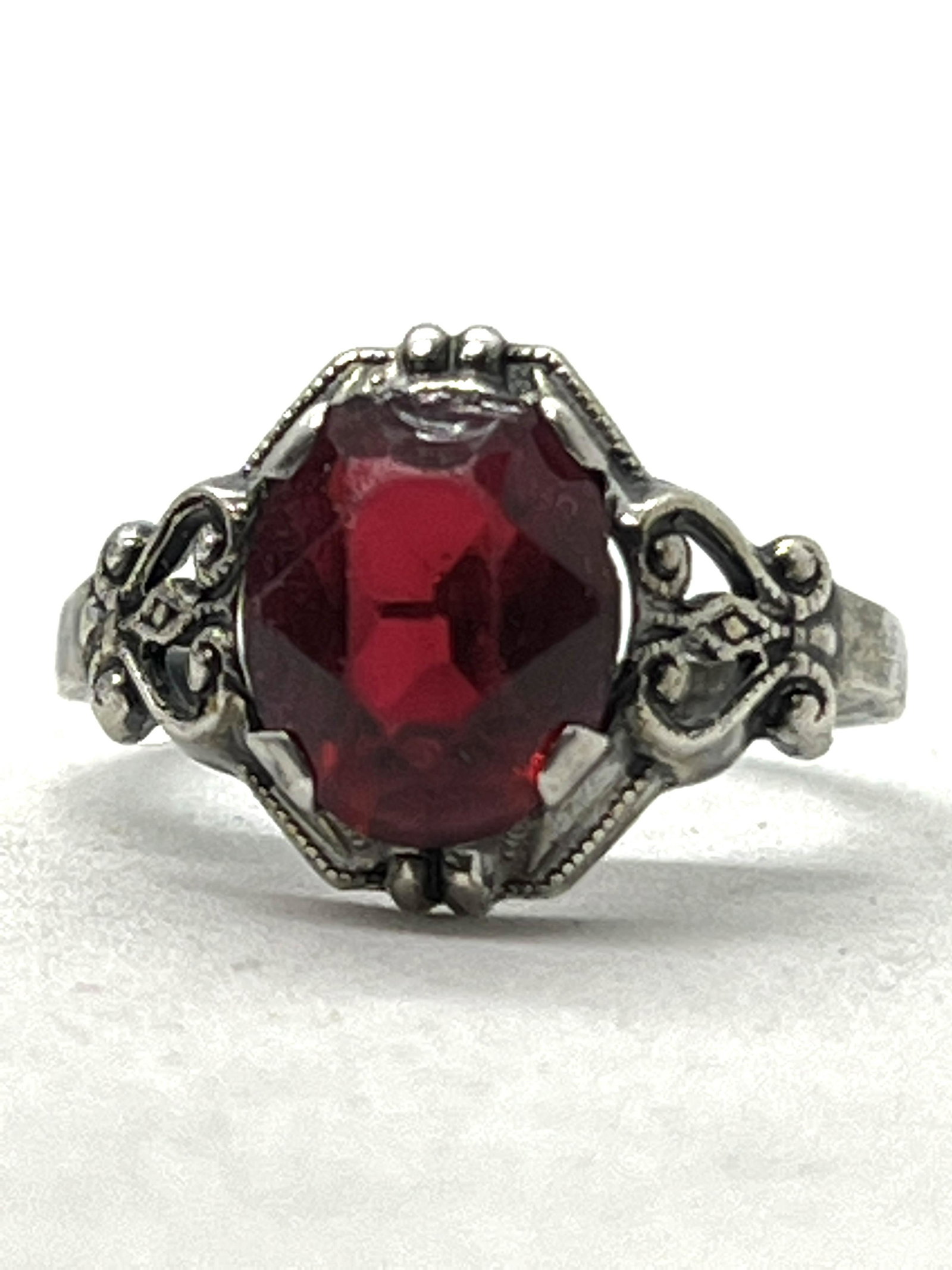 FILIGREE ART DECO STERLING SILVER 1.5 CT RED STONE RING (1 of 3)