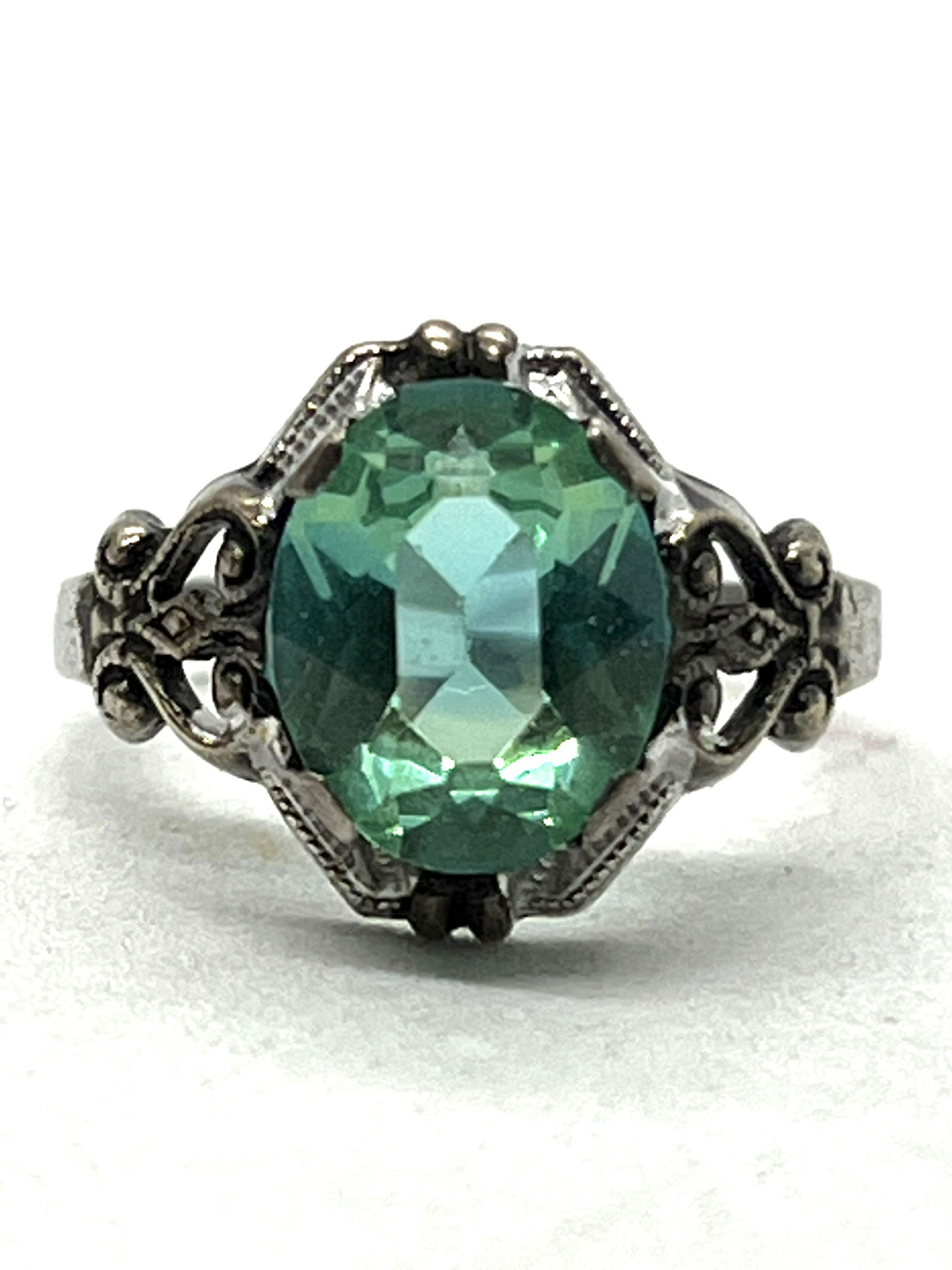 ART DECO STERLING 1.5 CT GREEN STONE FILIGREE RING SZ 6 (1 of 3)
