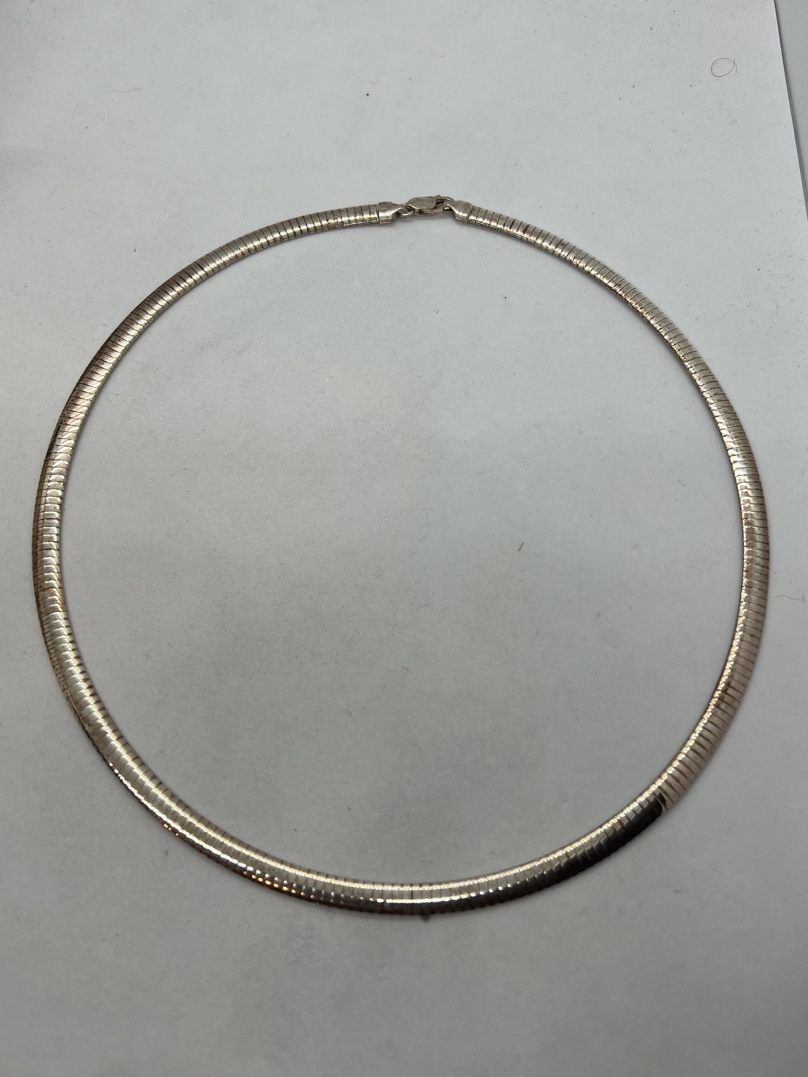 MILOR ITALY STERLING SILVER CHOCKER FLEXIBLE NECKLACE: MILOR ITALY STERLING SILVER CHOCKER FLEXIBLE NECKLACE CHAIN. IN MINT OVERALL SHAPE AND CONDITION. HAS A GREAT LOOK TO IT WITH AN EXCELLENT OVERALL EYE APPEAL. A GREAT FIND AND AN EXCELLENT ADDITION TO