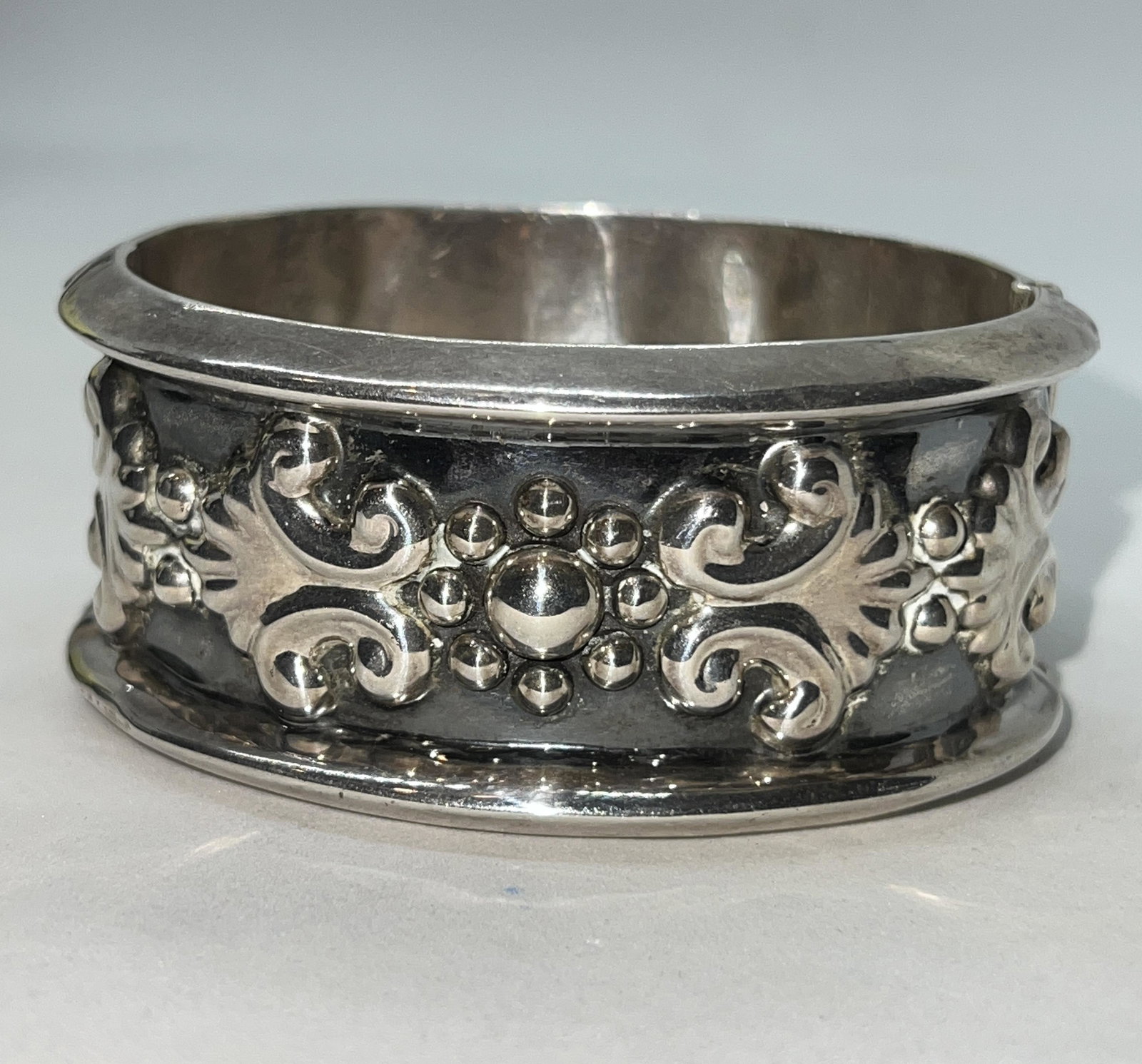 ESTATE STERLING SILVER ENGRAVED CUFF BANGLE BRACELET 74 (1 of 4)