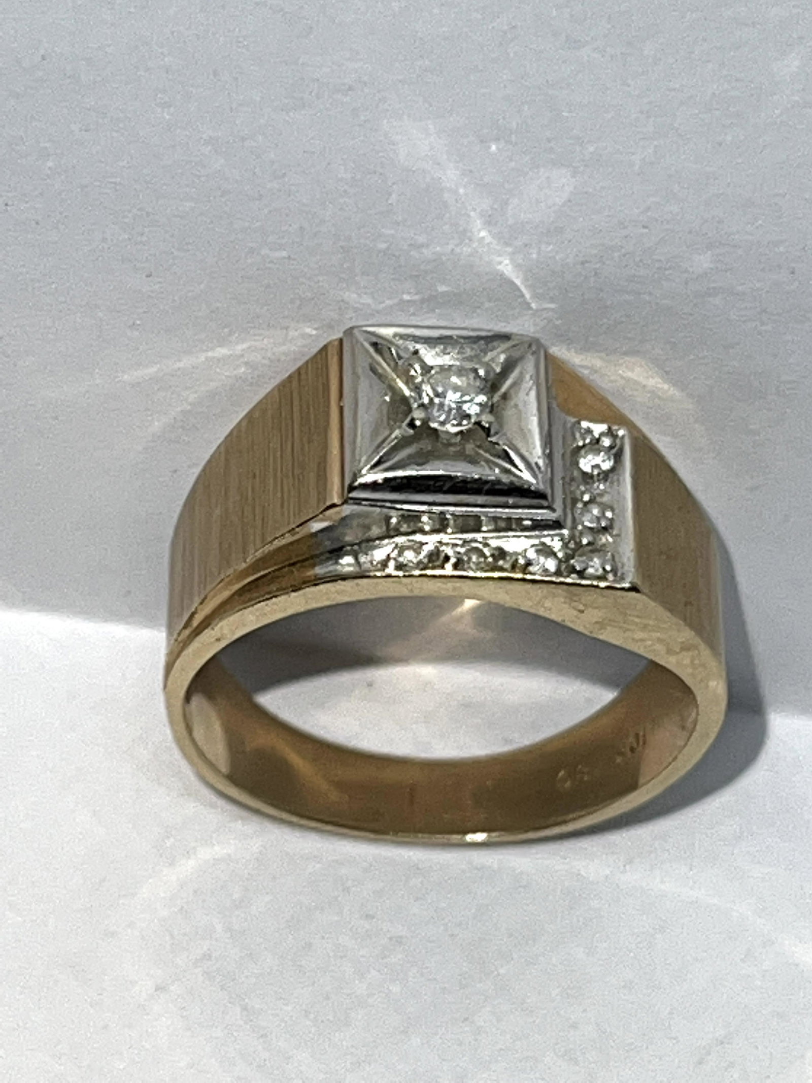 MENS 10K GOLD 1/4 TCW SI,H DIAMONDS RING SZ 8 (1 of 3)