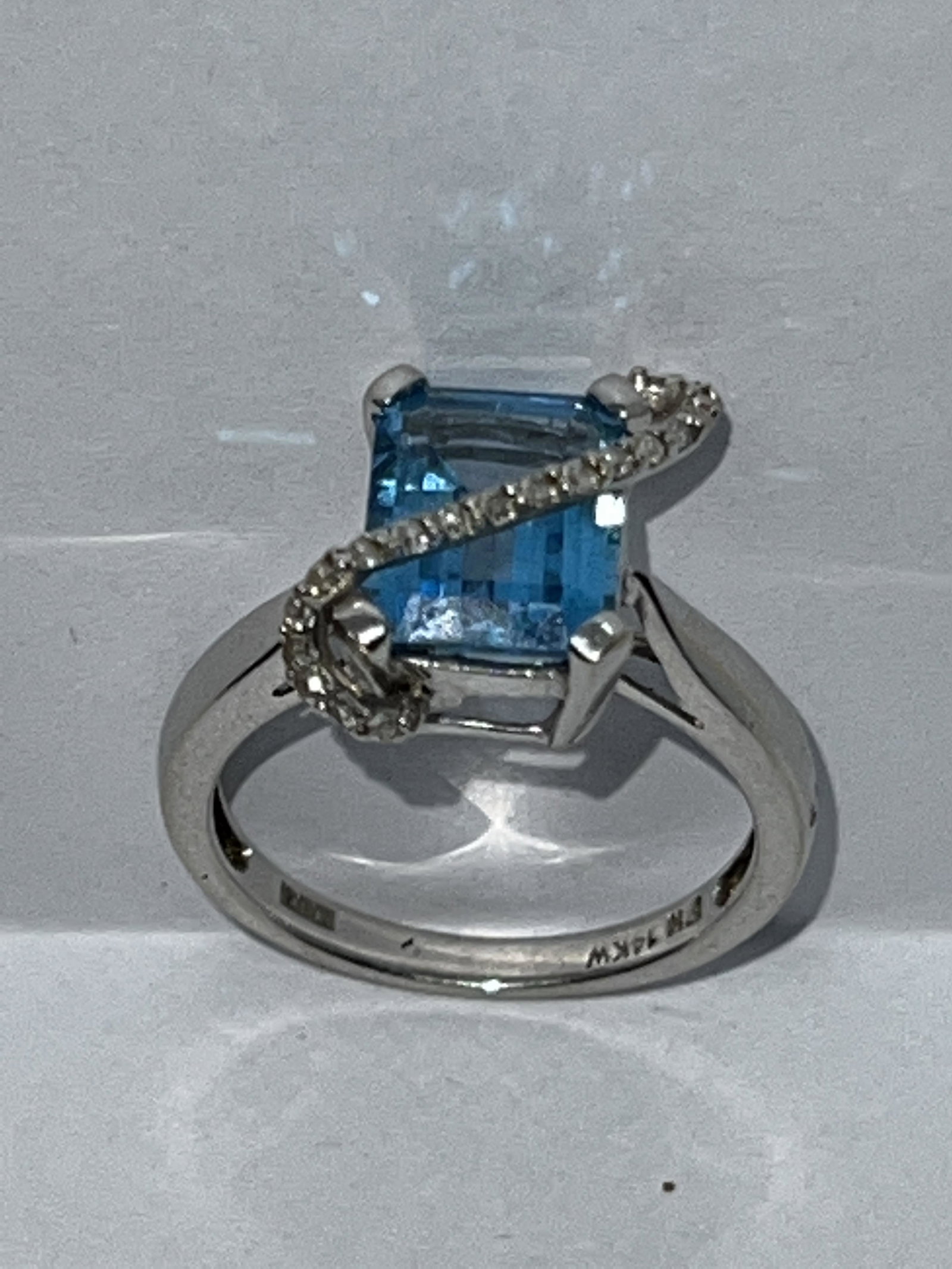 14K WHITE GOLD 3 TCW SKY BLUE TOPAZ & DIAMONDS RING SZ (1 of 3)