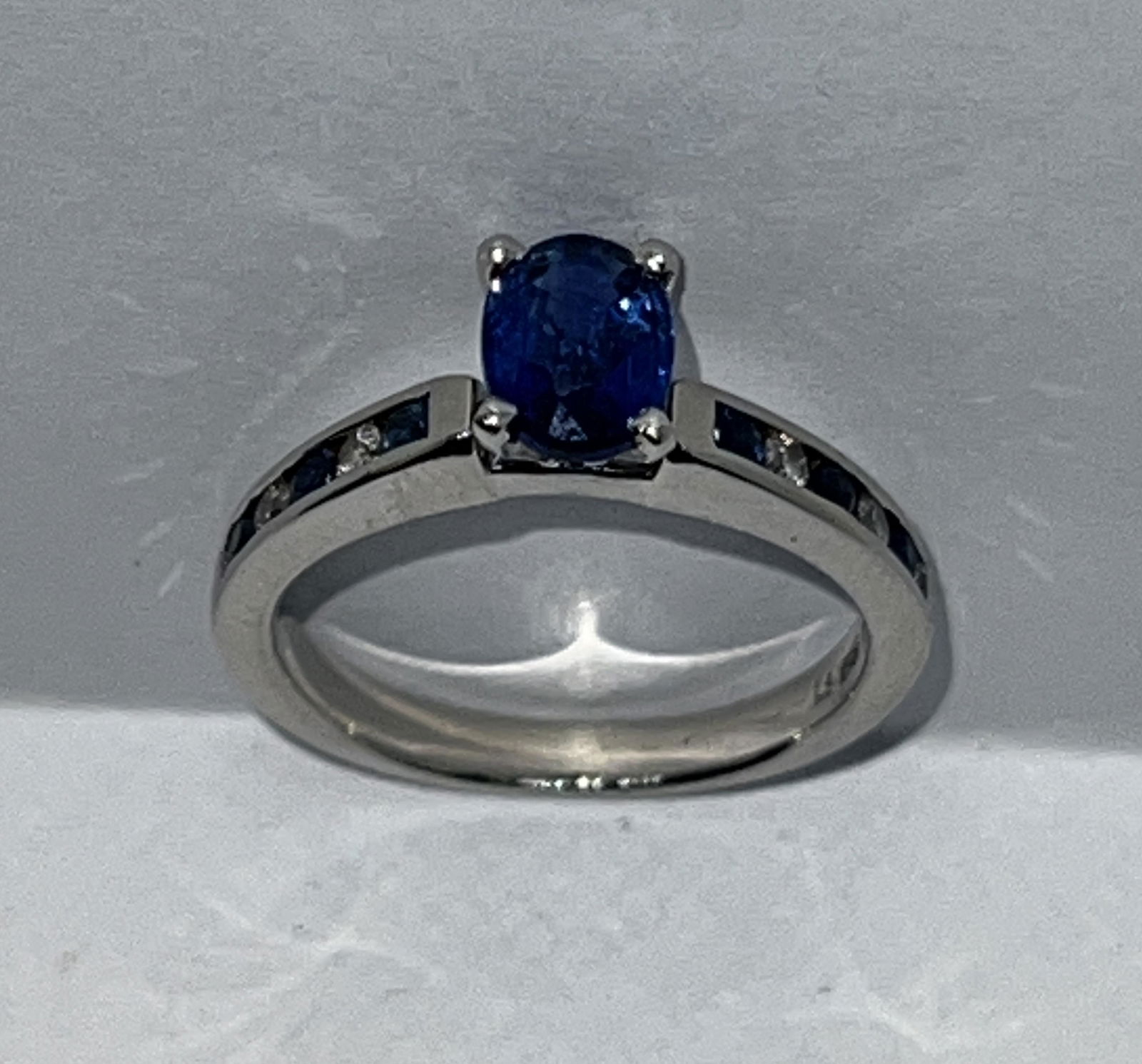 18K GOLD 0.75 TCW SAPPHIRES & DIAMONDS RING SZ 6 (1 of 3)