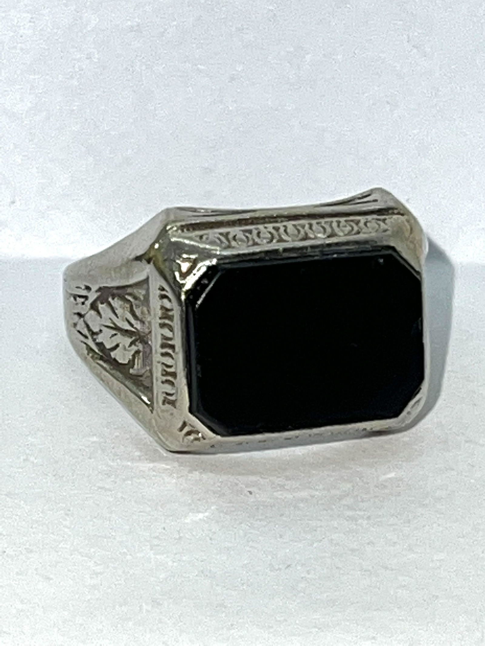 MENS 14K WHITE GOLD ONYX COCKTAIL RING SZ 8 (1 of 2)