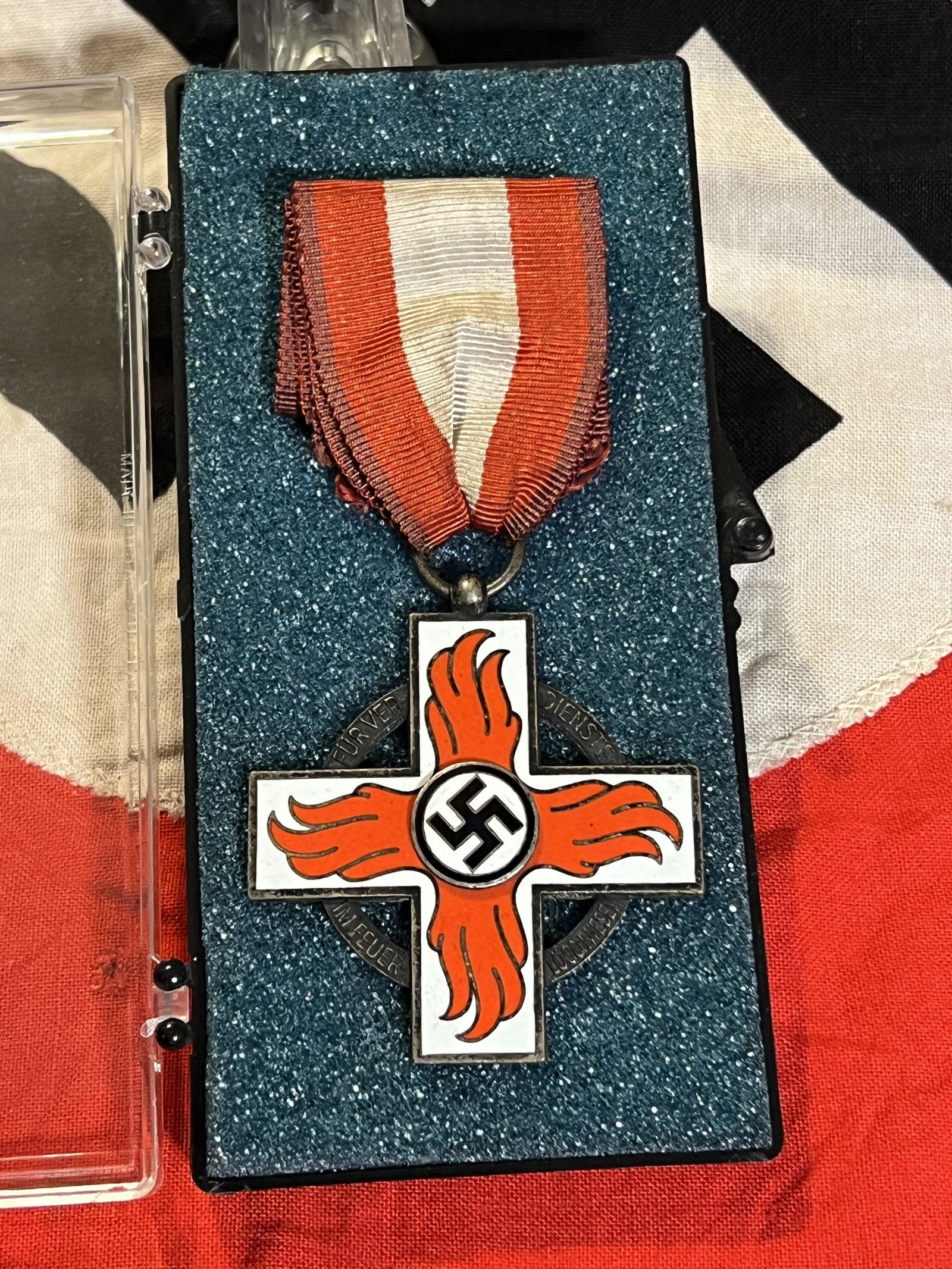 WW2 GERMAN FIRE BRIGADE CROSS, 2ND CLASS: WW2 GERMAN FIRE BRIGADE CROSS, 2ND CLASS. A RARE FIND. WAS BROUGHT BACK HOME BY A VET. IN MINT OVERALL SHAPE AND CONDITION WITH A BEAUTIFUL OVERALL PATINA. A GREAT FIND AND AN EXCELLENT ADDITION TO YO