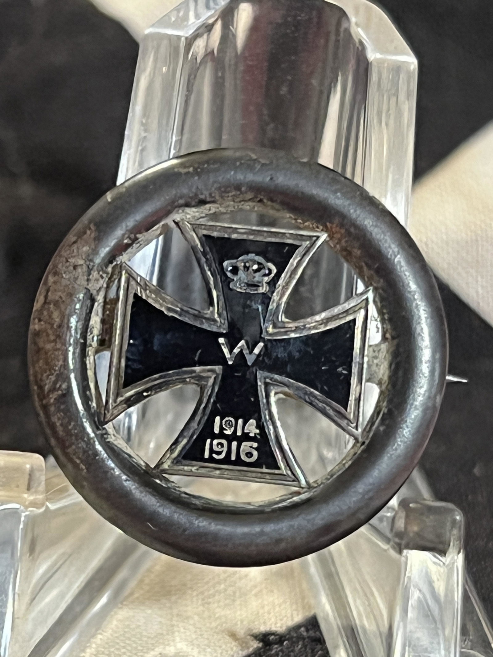 RARE WW1 GERMAN IRON CROSS PRUSSIAN PIN: RARE WW1 GERMAN IRON CROSS PRUSSIAN PIN. IN MINT OVERALL SHAPE AND CONDITION. HAS A GREAT LOOK TO IT WITH AN EXCELLENT OVERALL EYE APPEAL. A GREAT FIND AND AN EXCELLENT ADDITION TO YOUR COLLECTION.