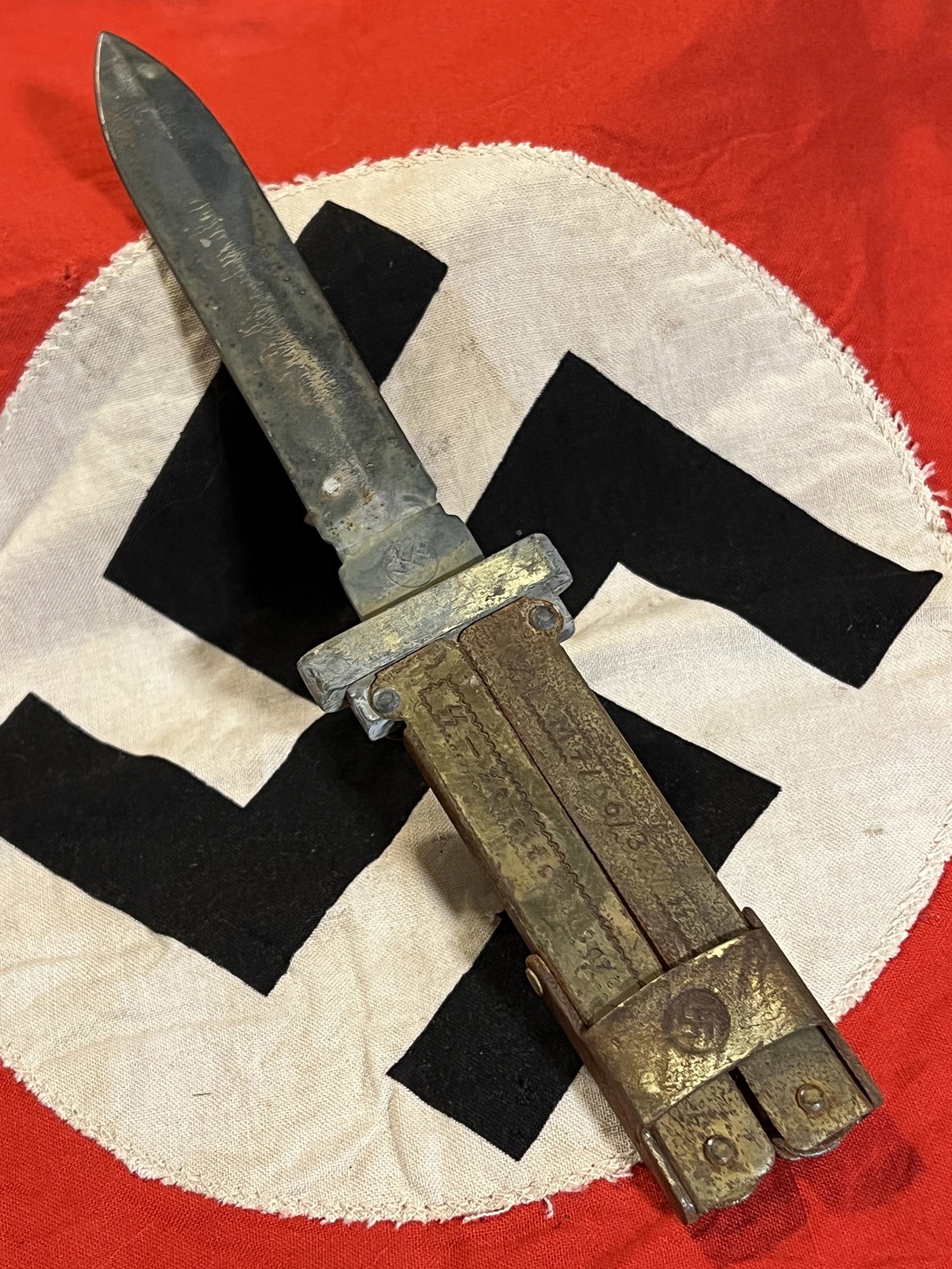 WW2 GERMAN SS PARATROOPER FOLDING KNIFE: WW2 GERMAN SS PARATROOPER FOLDING KNIFE. APPEARS TO BE HEAVILY USED. OPENS AND CLOSES FREELY. HAS A GREAT LOOK TO IT WITH AN ECELLENT OVERALL EYE APPEAL. A GREAT FIND AND AN EXCELLENT ADDITION TO YOUR