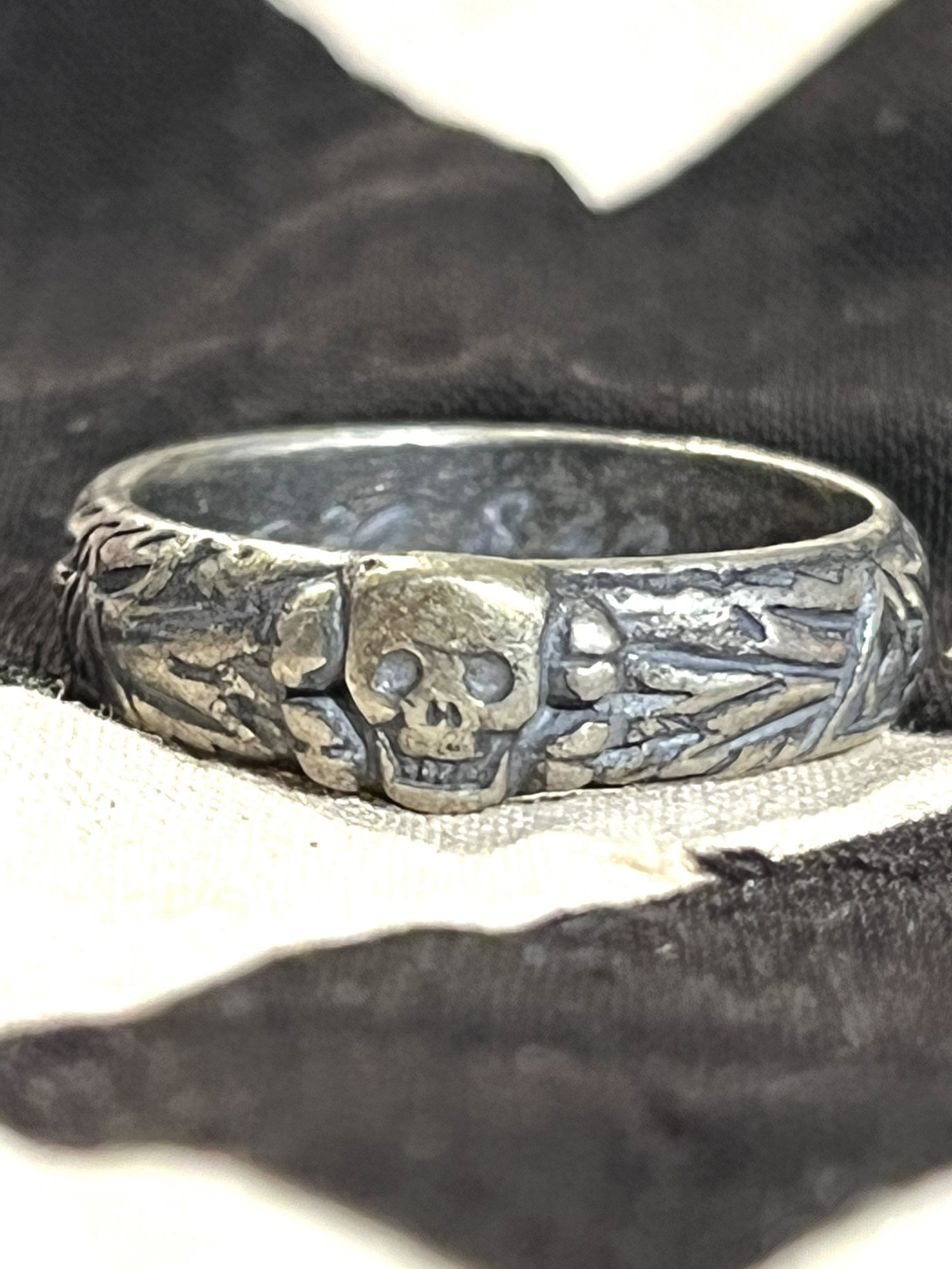 RARE WW2 GERMAN TOTENKOPF SS SKULL RING W/ID DATED: RARE WW2 GERMAN TOTENKOPF SS SKULL RING W/ID DATED. RING IS A SIZE 8. IN MINT OVERALL SHAPE AND CONDITION WITH A BEAUTIFUL OVERALL PATINA. HAS A GREAT LOOK TO IT WITH AN EXCELLENT OVERALL EYE APPEAL. 